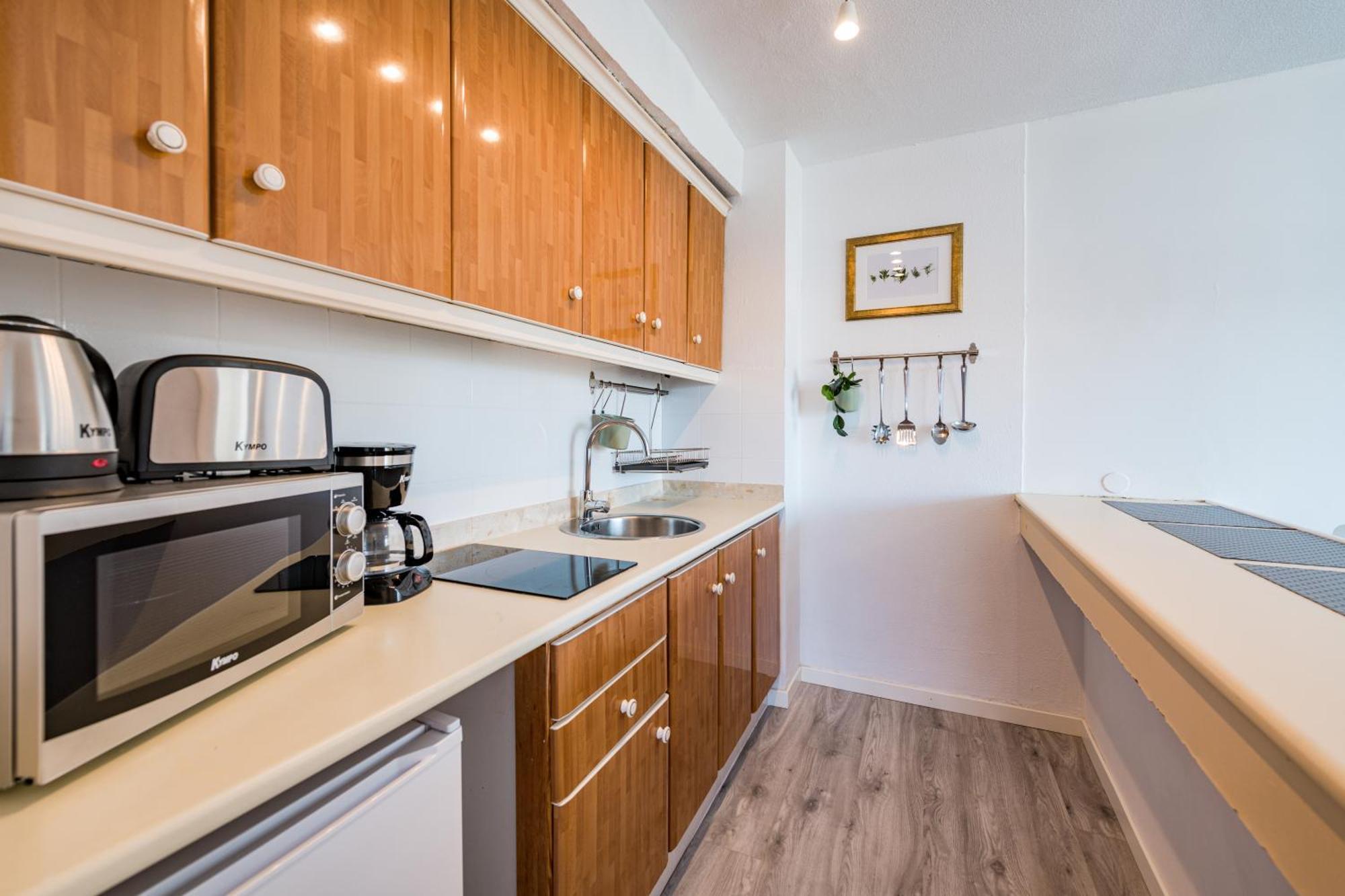 Two-Bedroom Apartment with Balcony,1543975201:JPEG