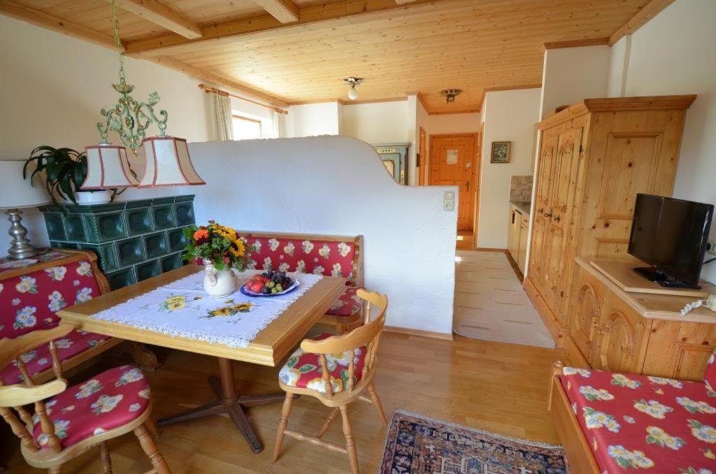 Apartment mit Balkon - in separatem Gebäude