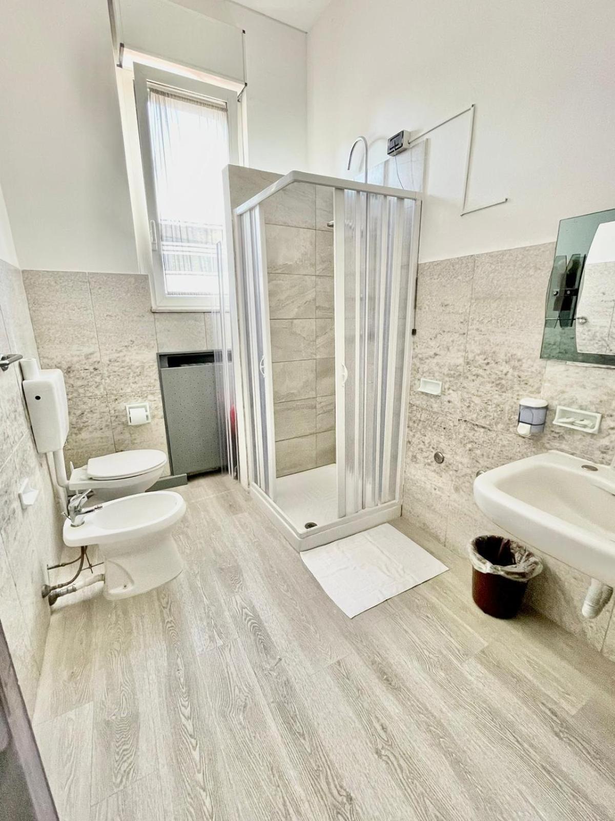 Habitación Triple Básica con baño compartido