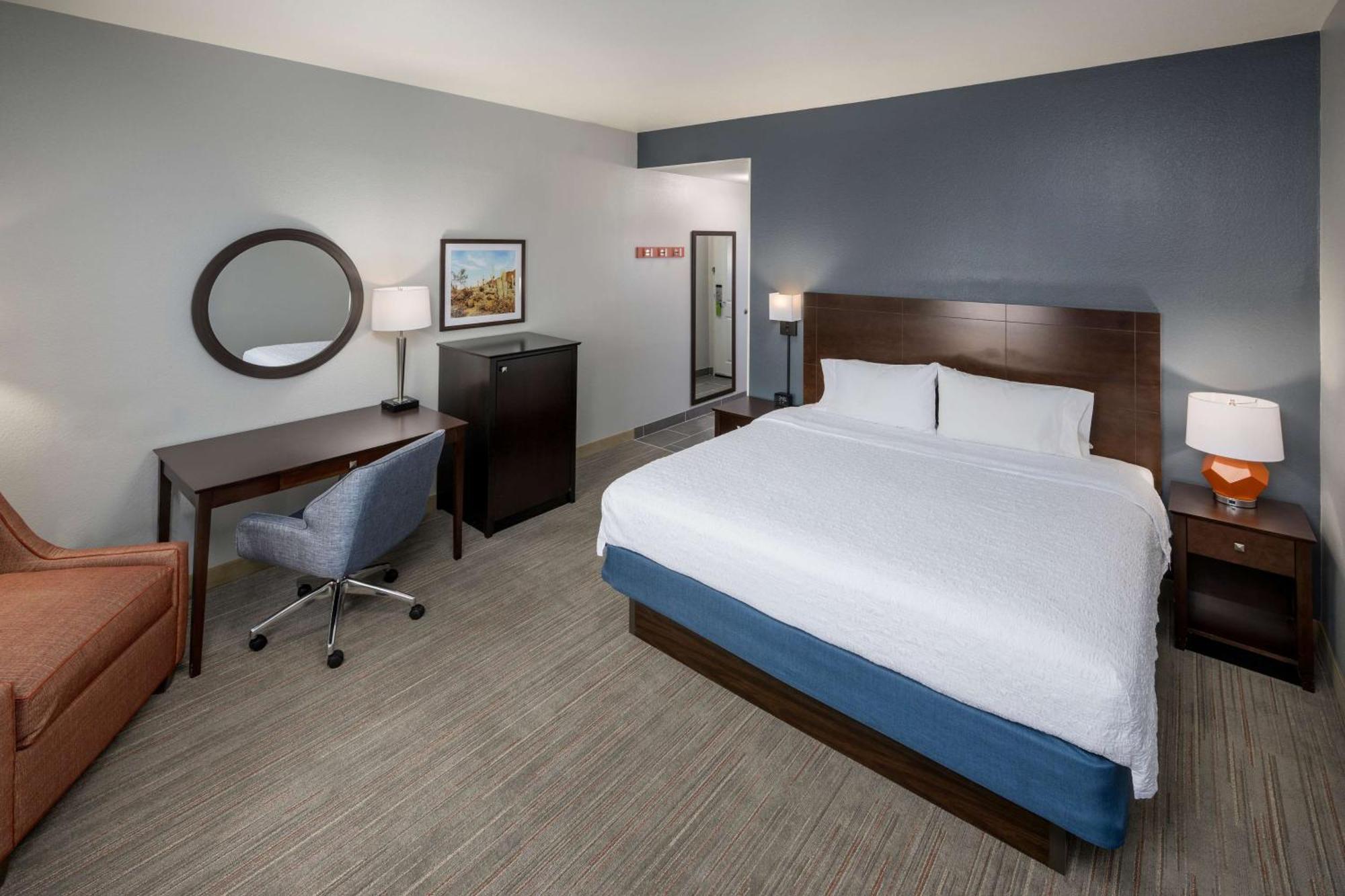 King Room with King Bed - Non-Smoking