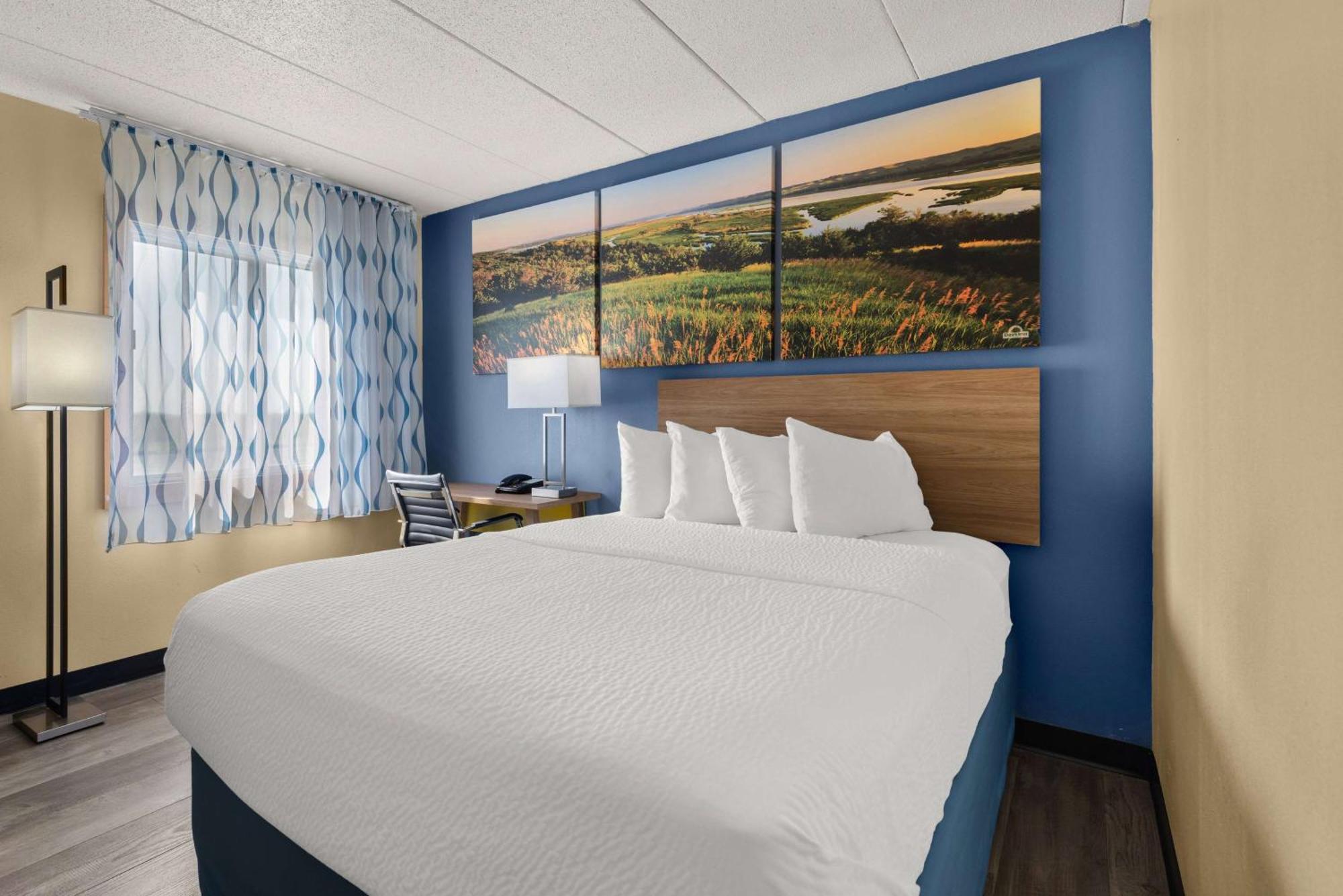 Queen Room - Pet Friendly/Non-Smoking