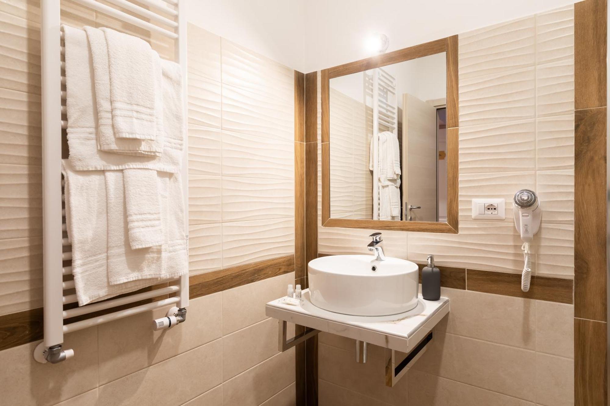 Large Double Room,1544266399:JPEG