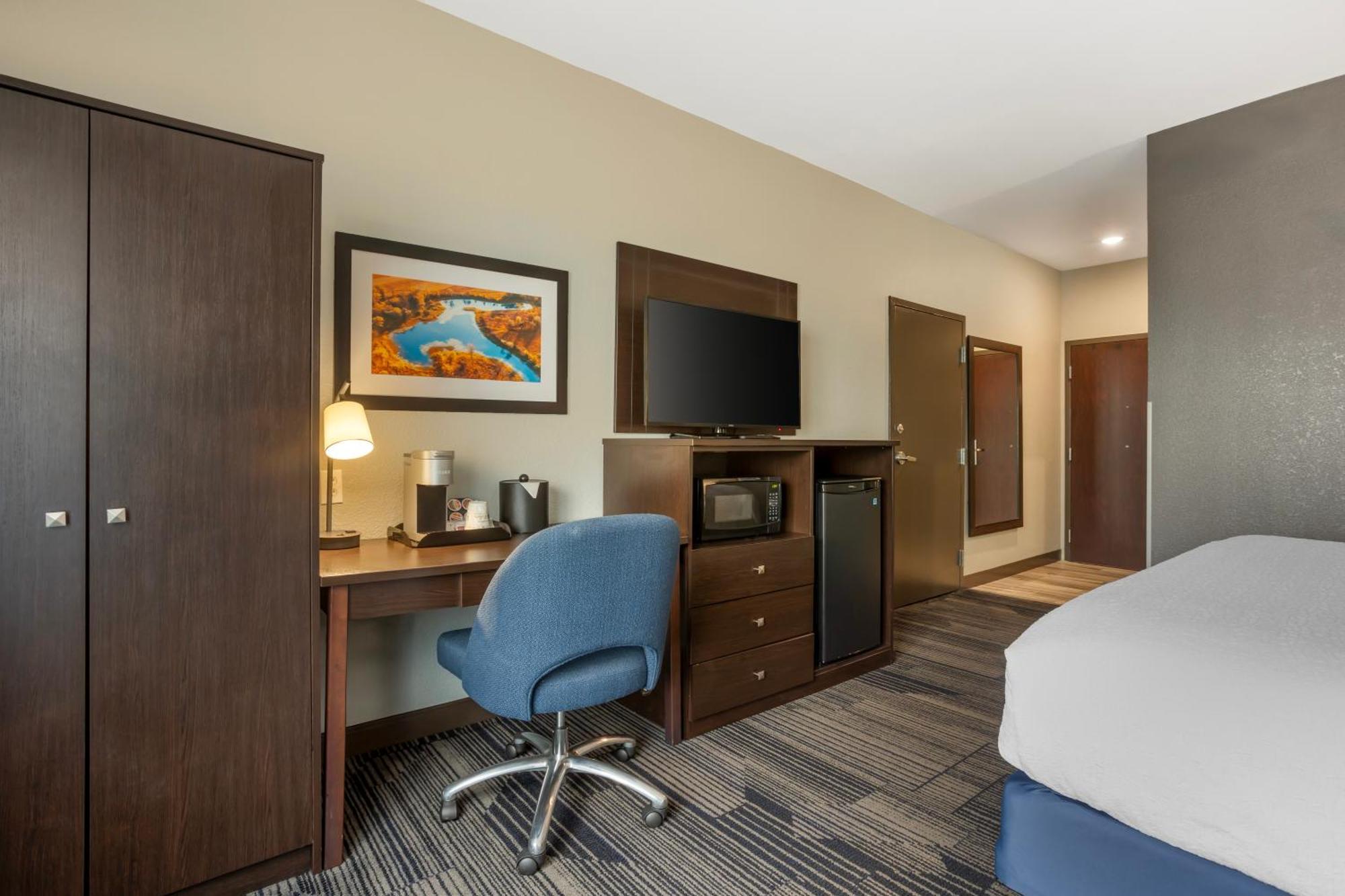 King Room with Roll-in Shower - Disability Access/Non-Smoking