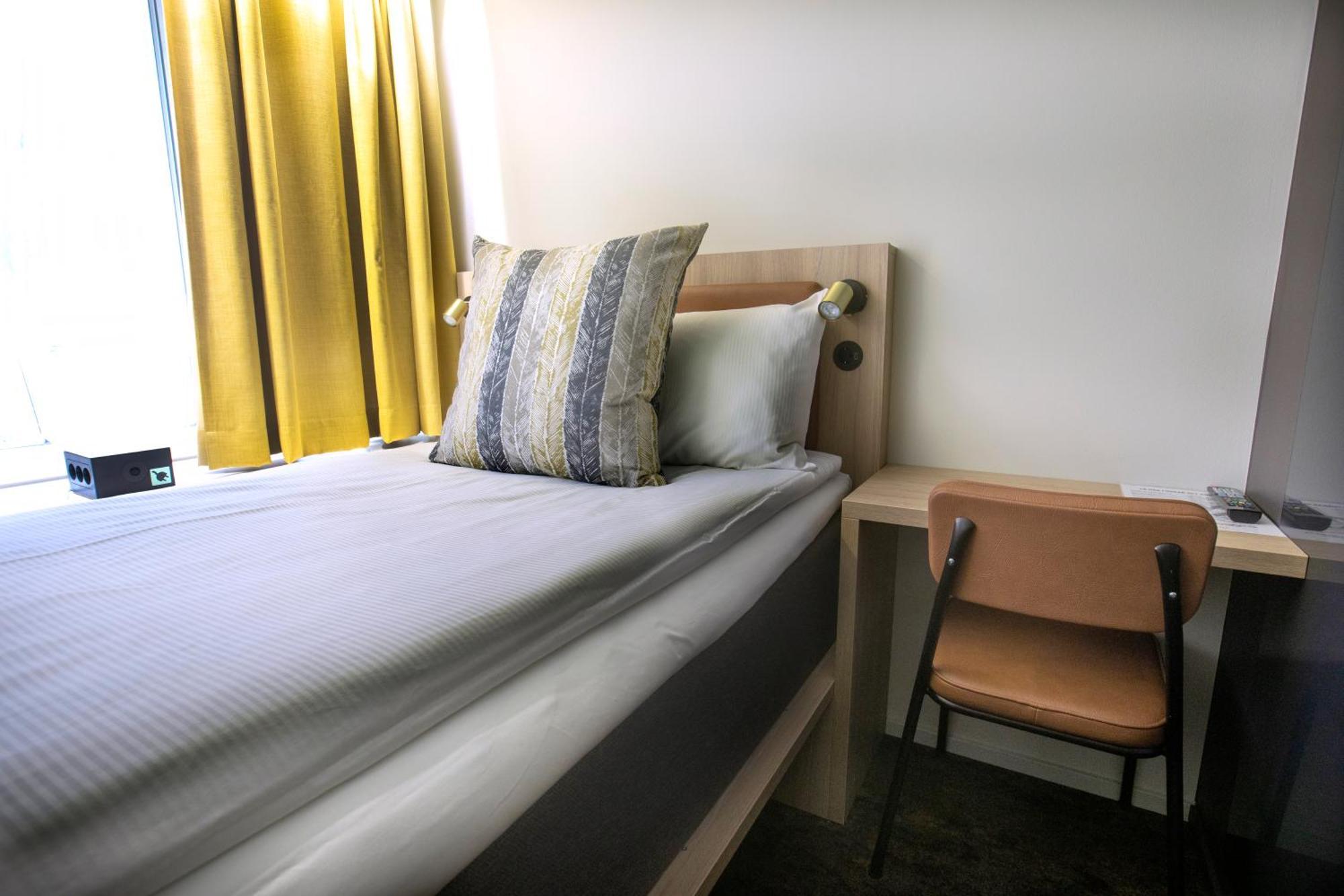 Compact Double Room (140cm bed),1363996502:JPEG