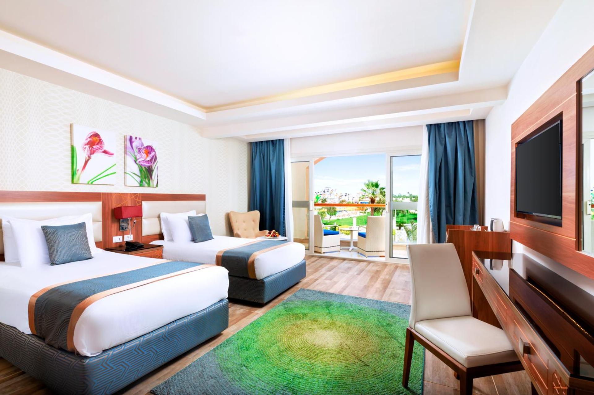 King Suite Pool View