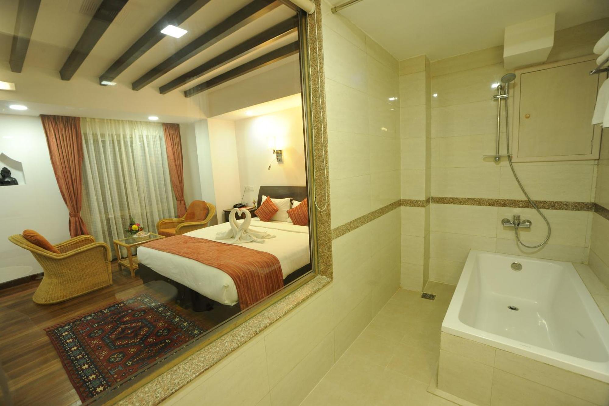 Deluxe King Room Mountain View