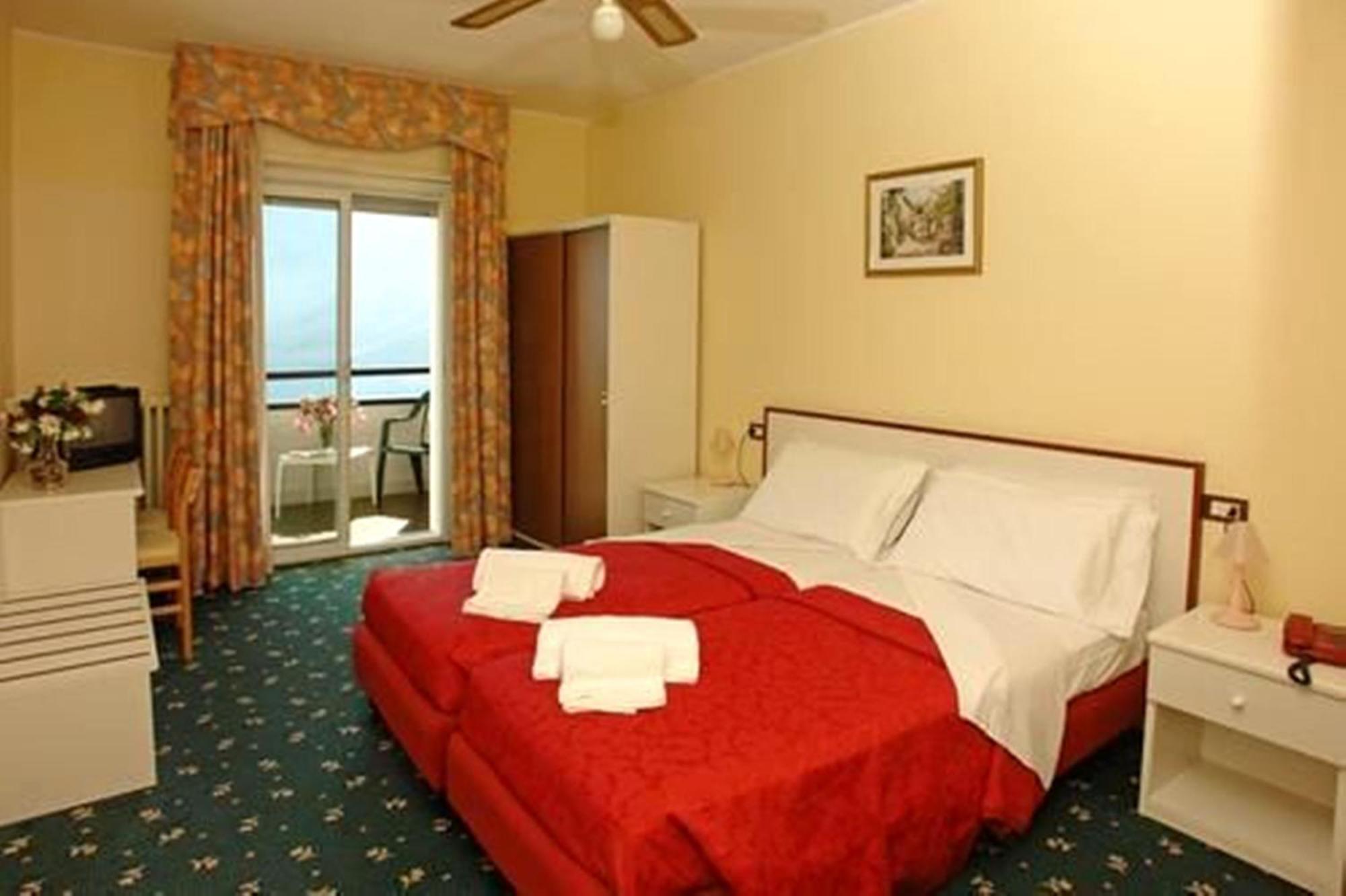 Double or Twin Room with Lake View