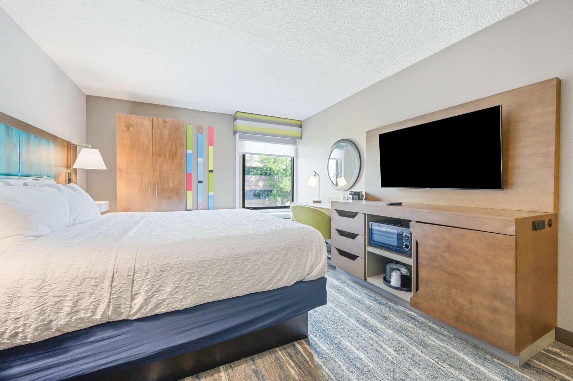 King Room with Sofa Bed and Study - Non-Smoking