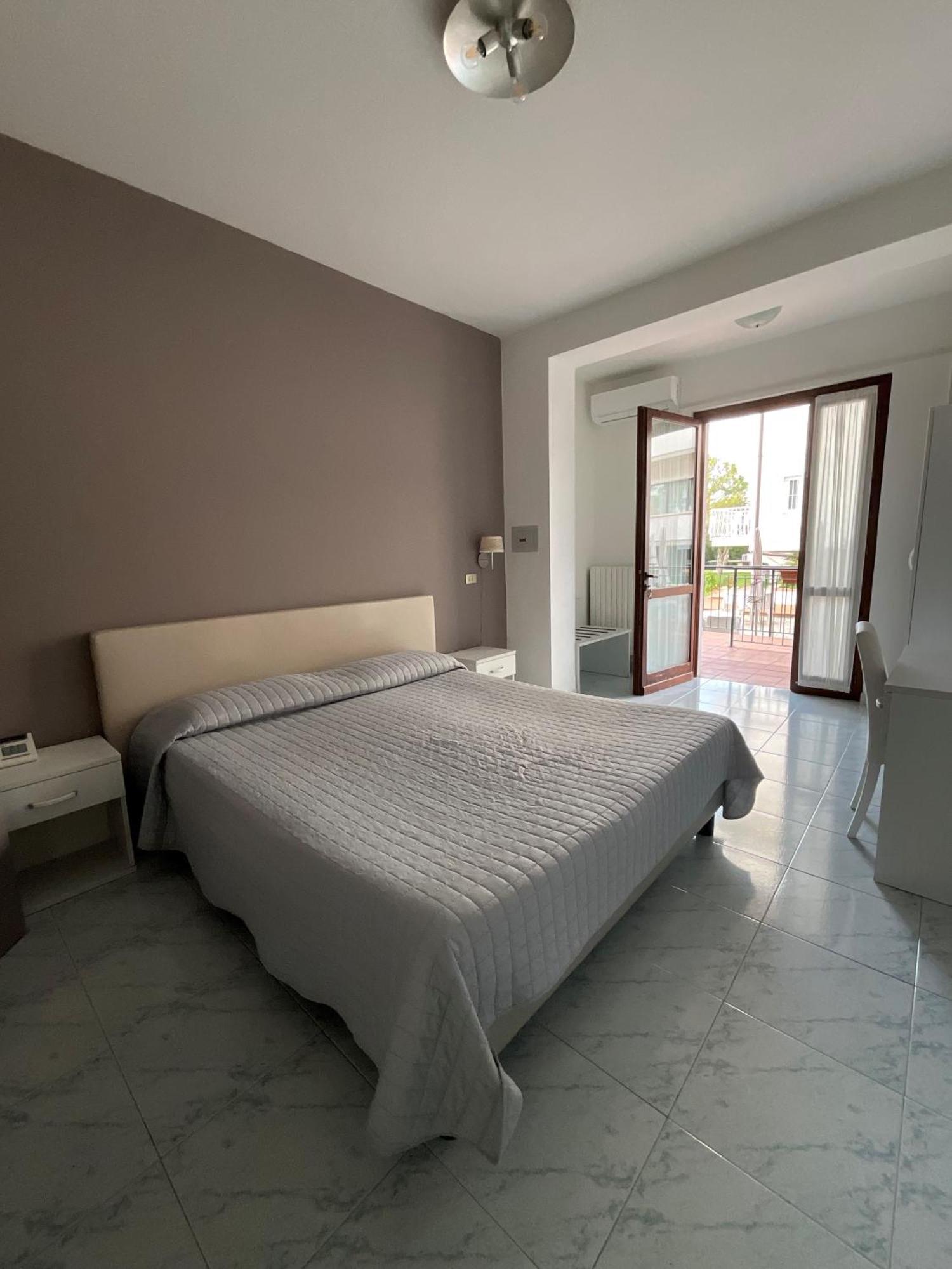 Comfort Double Room with Partial Lake View Dependence