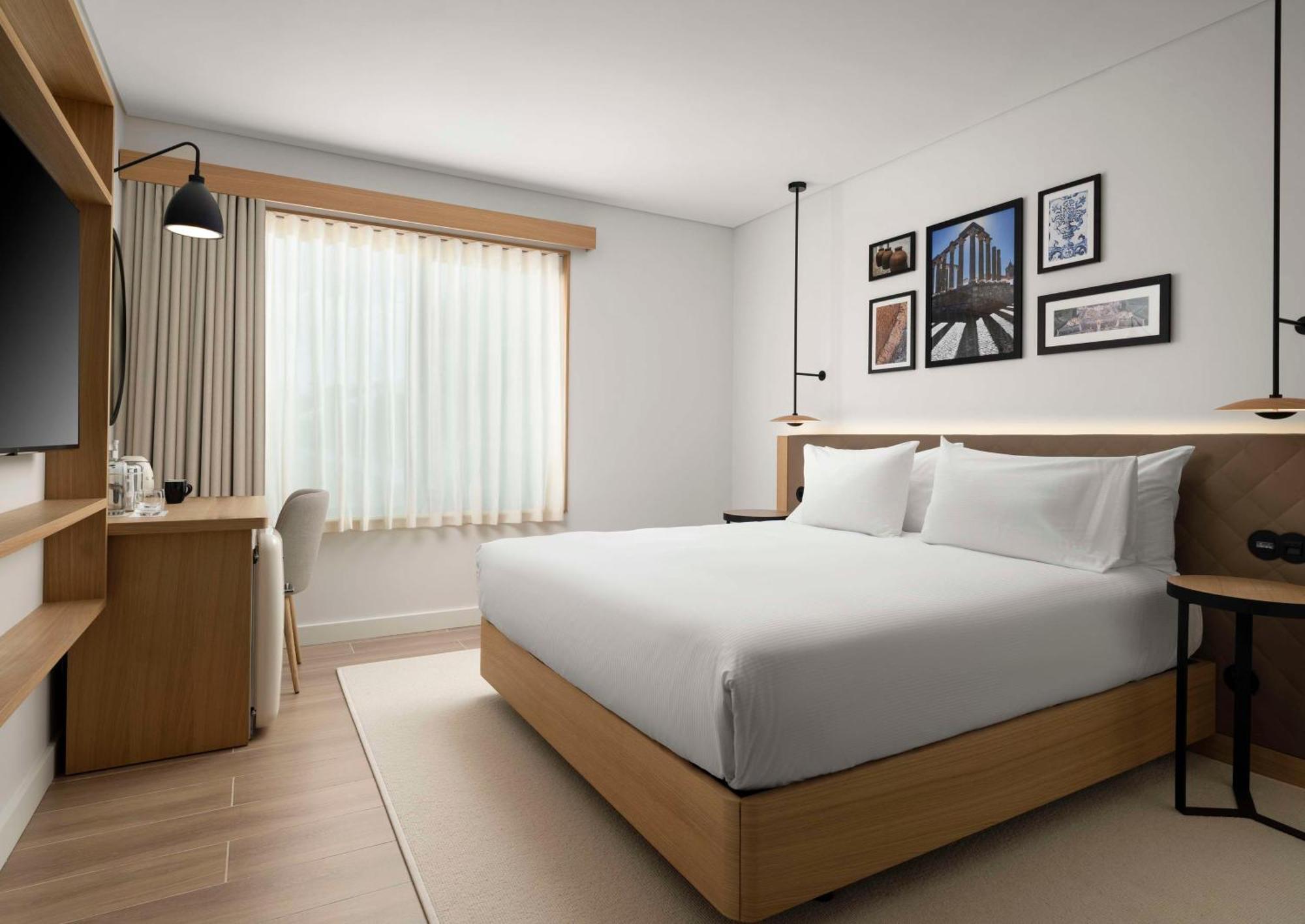 Chambre Lit King-Size - Accessible aux Personnes à Mobilité Réduite