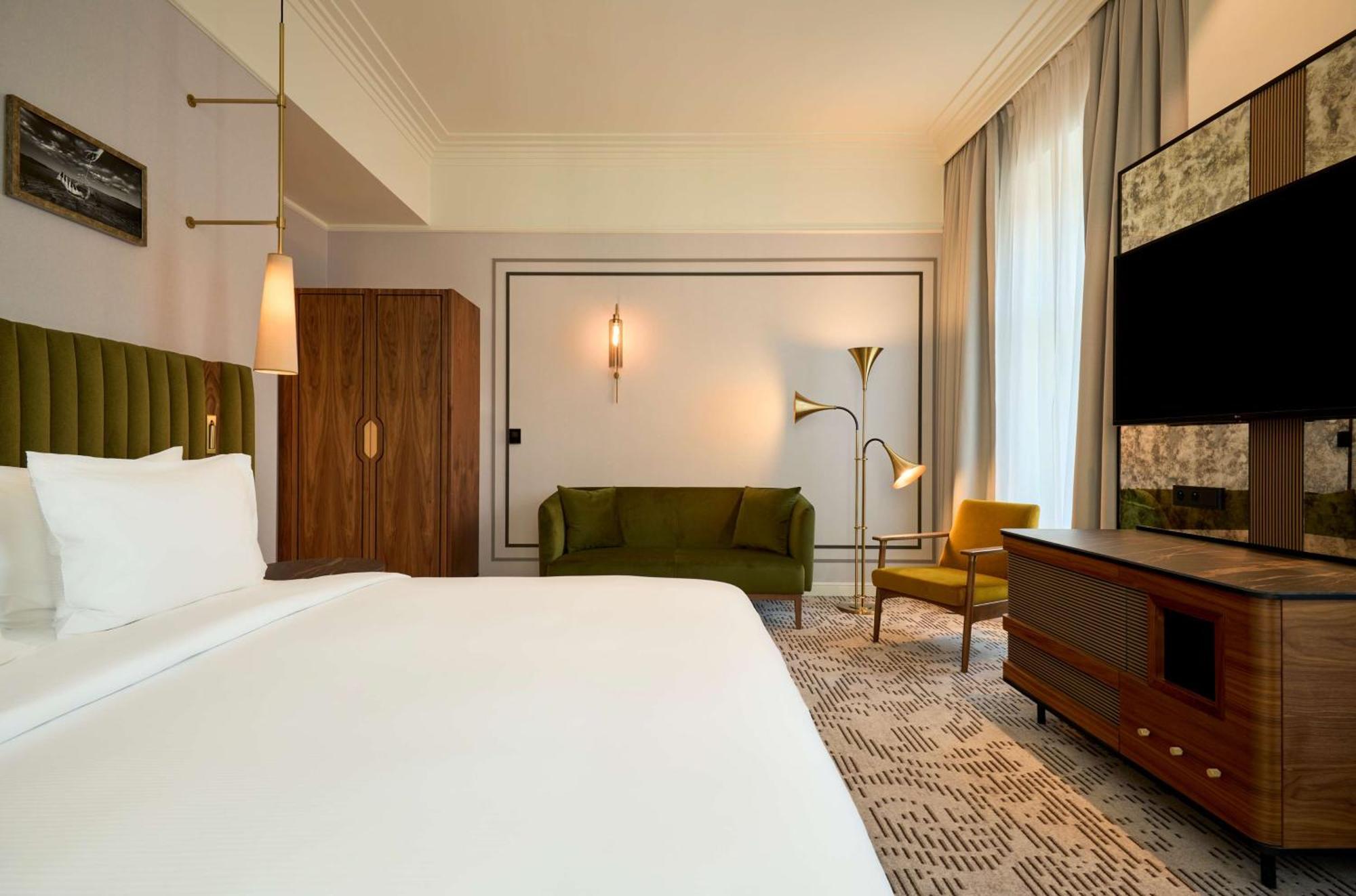 Deluxe King Room Old Town