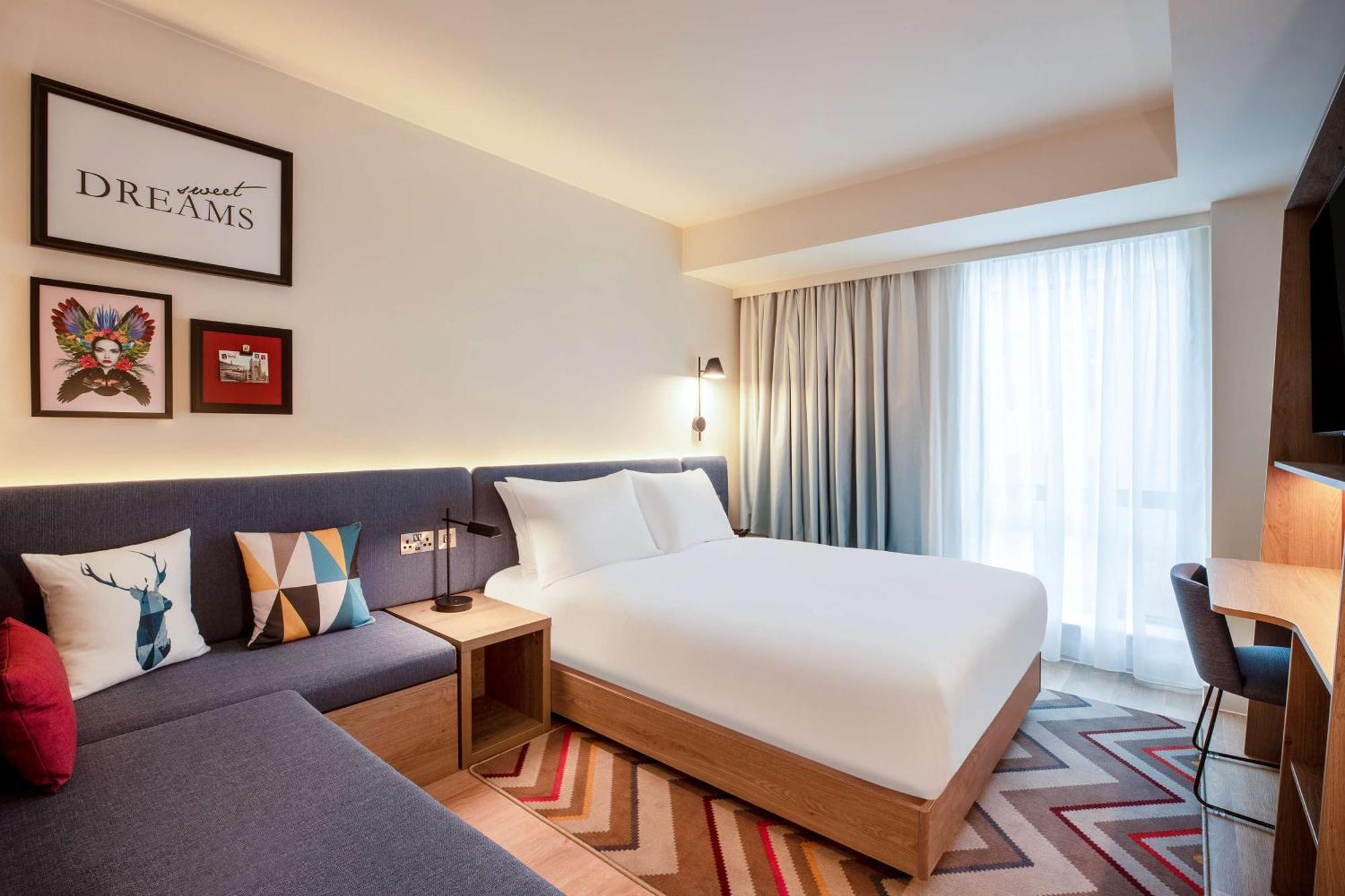 Chambre Lit Queen-Size avec Canapé-Lit