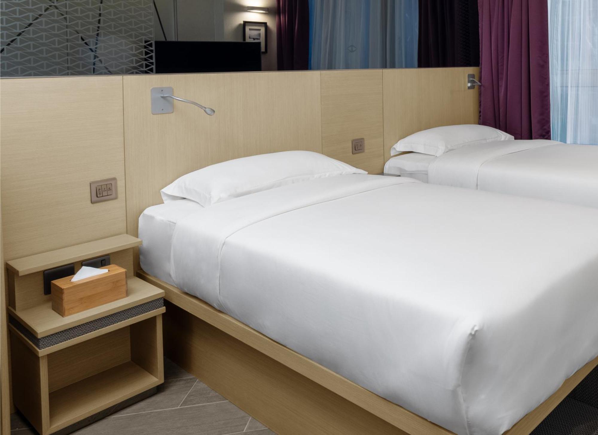 Starphire City Twin Room