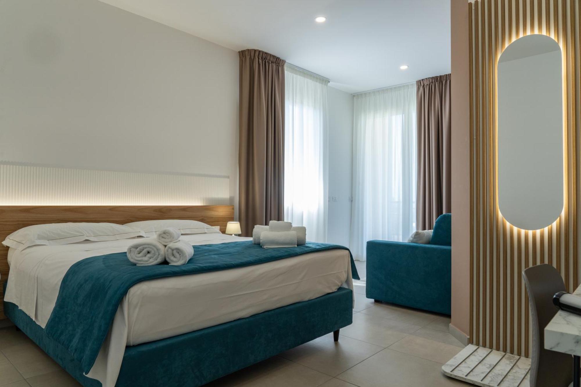 Deluxe Suite with Sea View