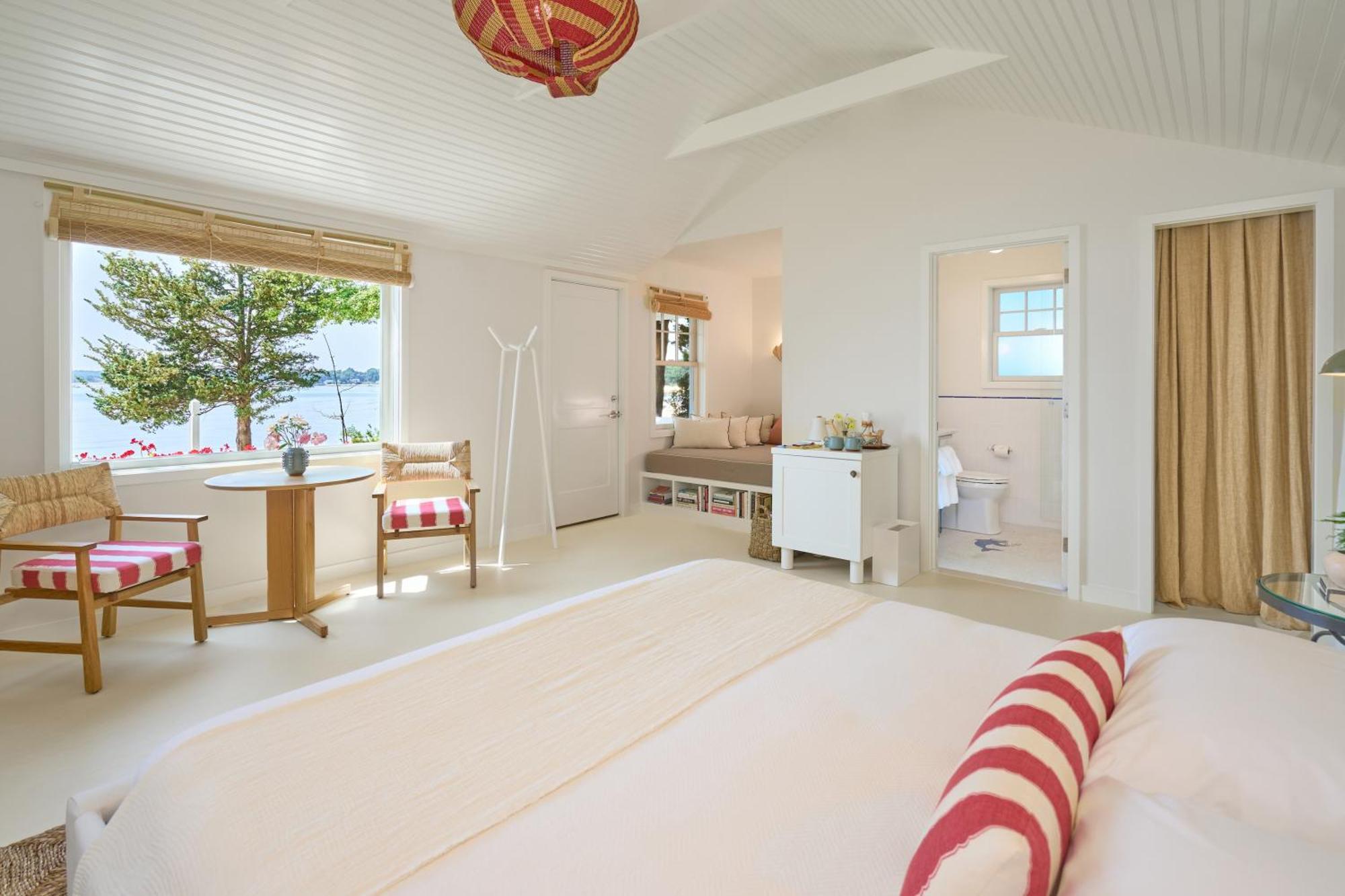 Bungalow - Water Front