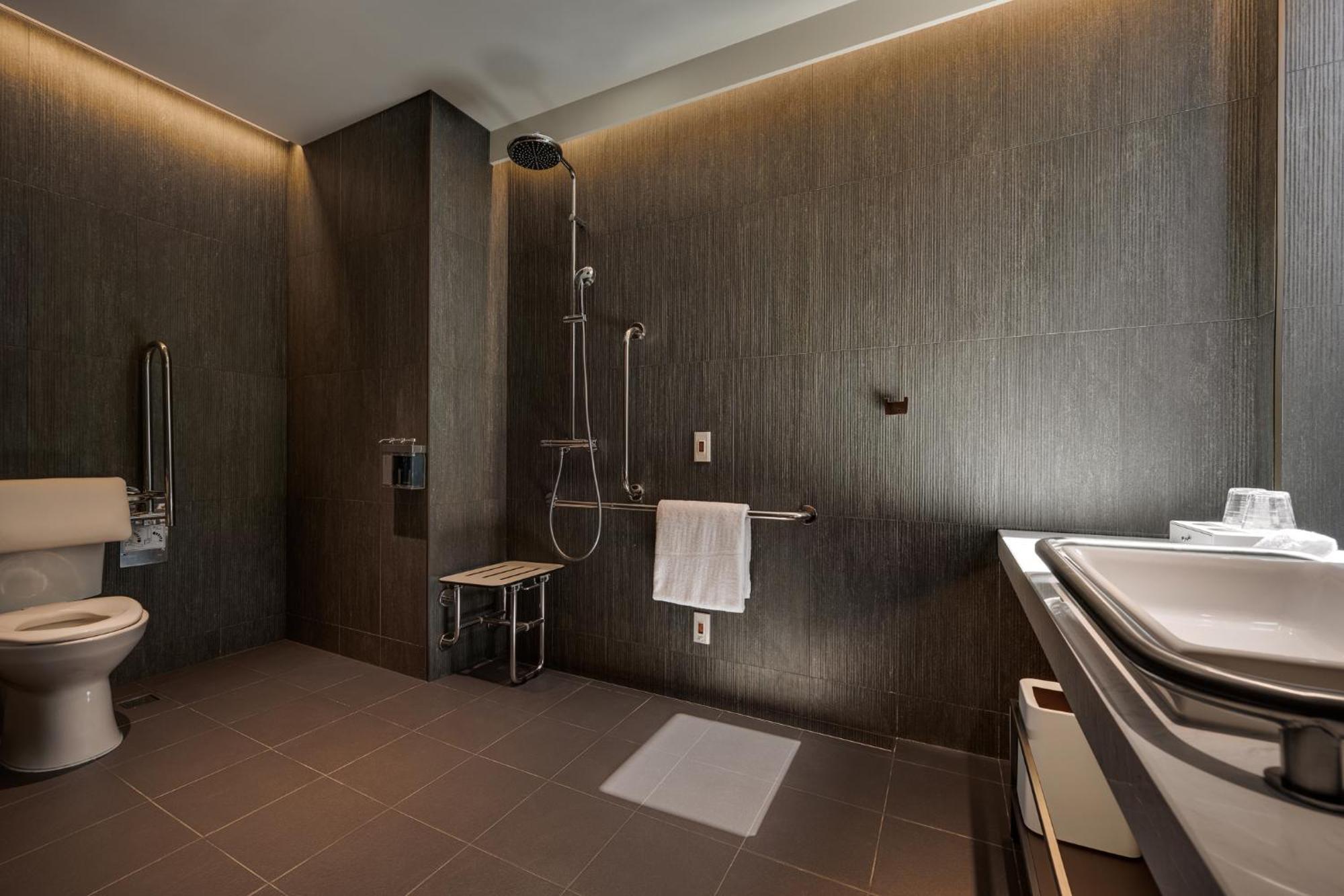 King Room - Mobility Accessible/Low Floor