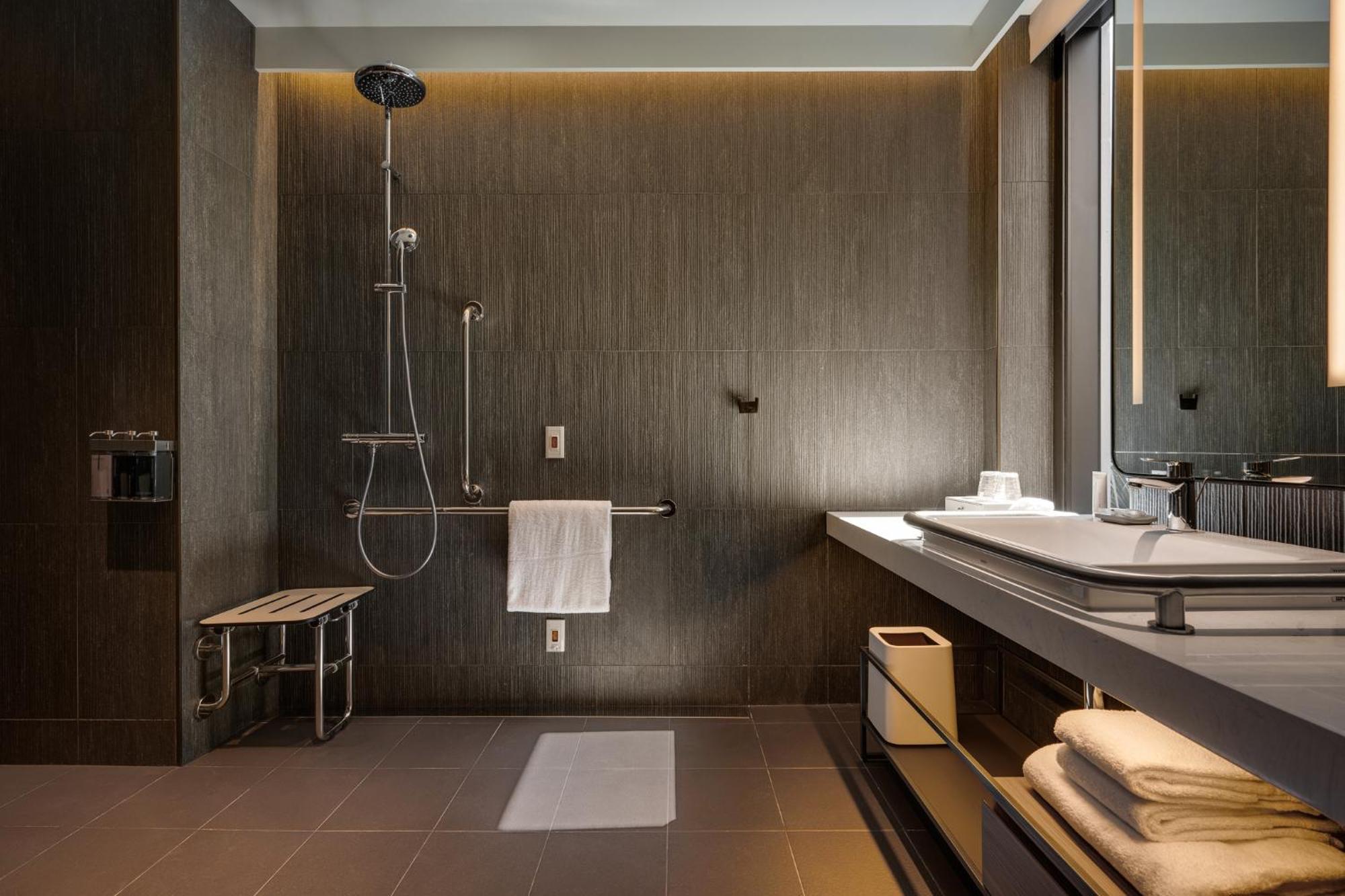 King Room Mobility Accessible or Low Floor