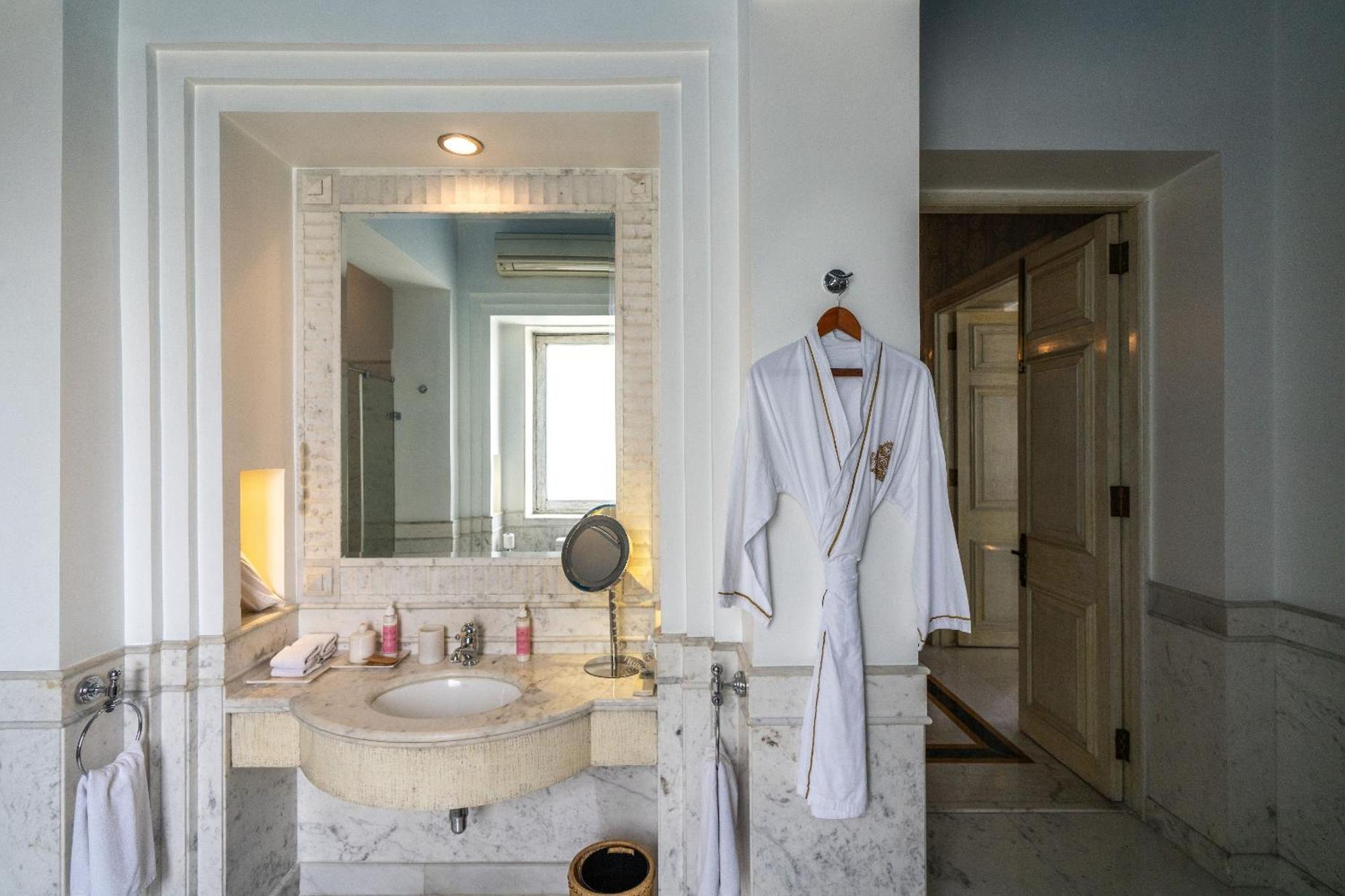 Deluxe Suite,1544807356:JPEG