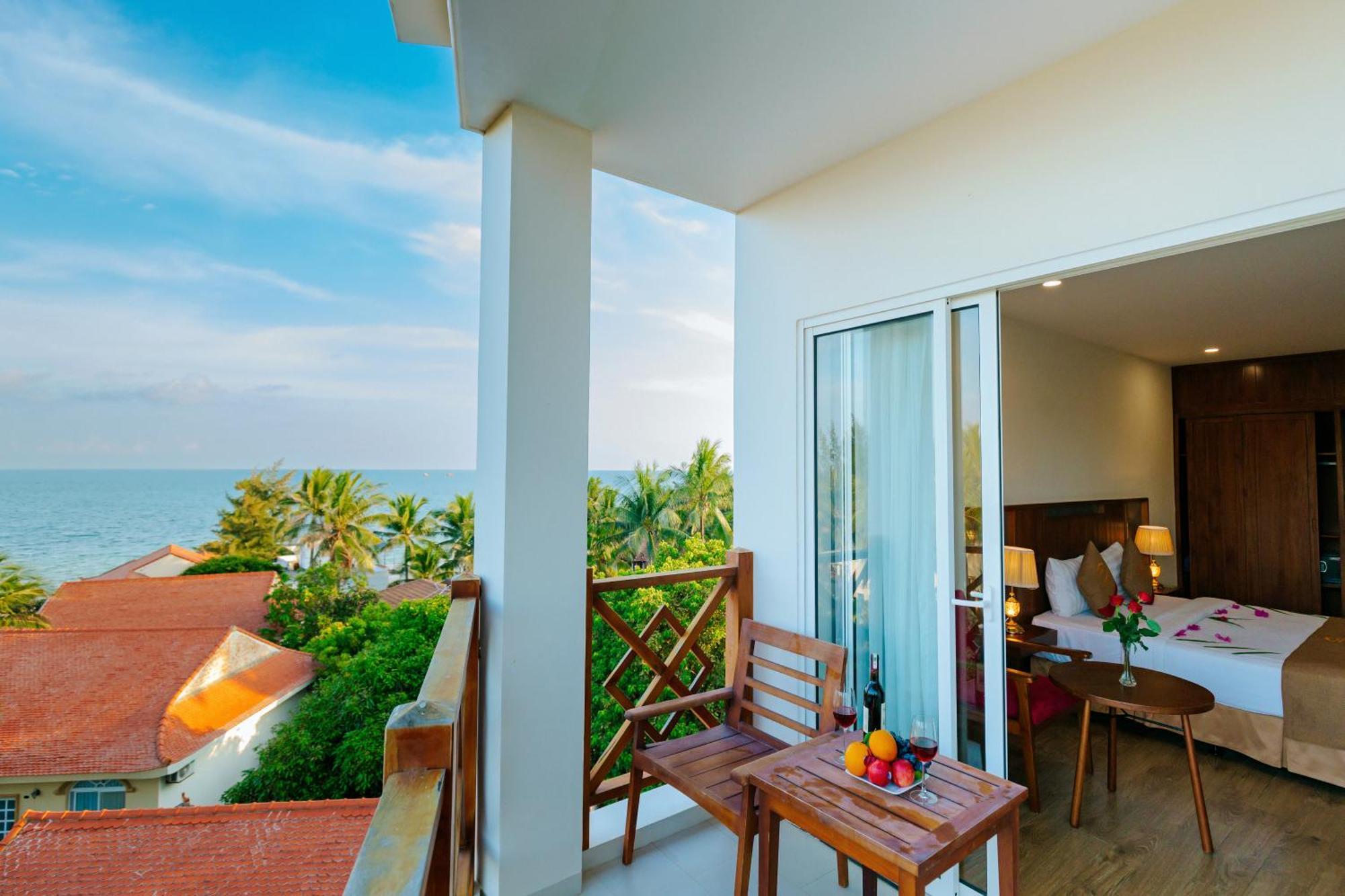 Deluxe Double or Twin Room with Sea View