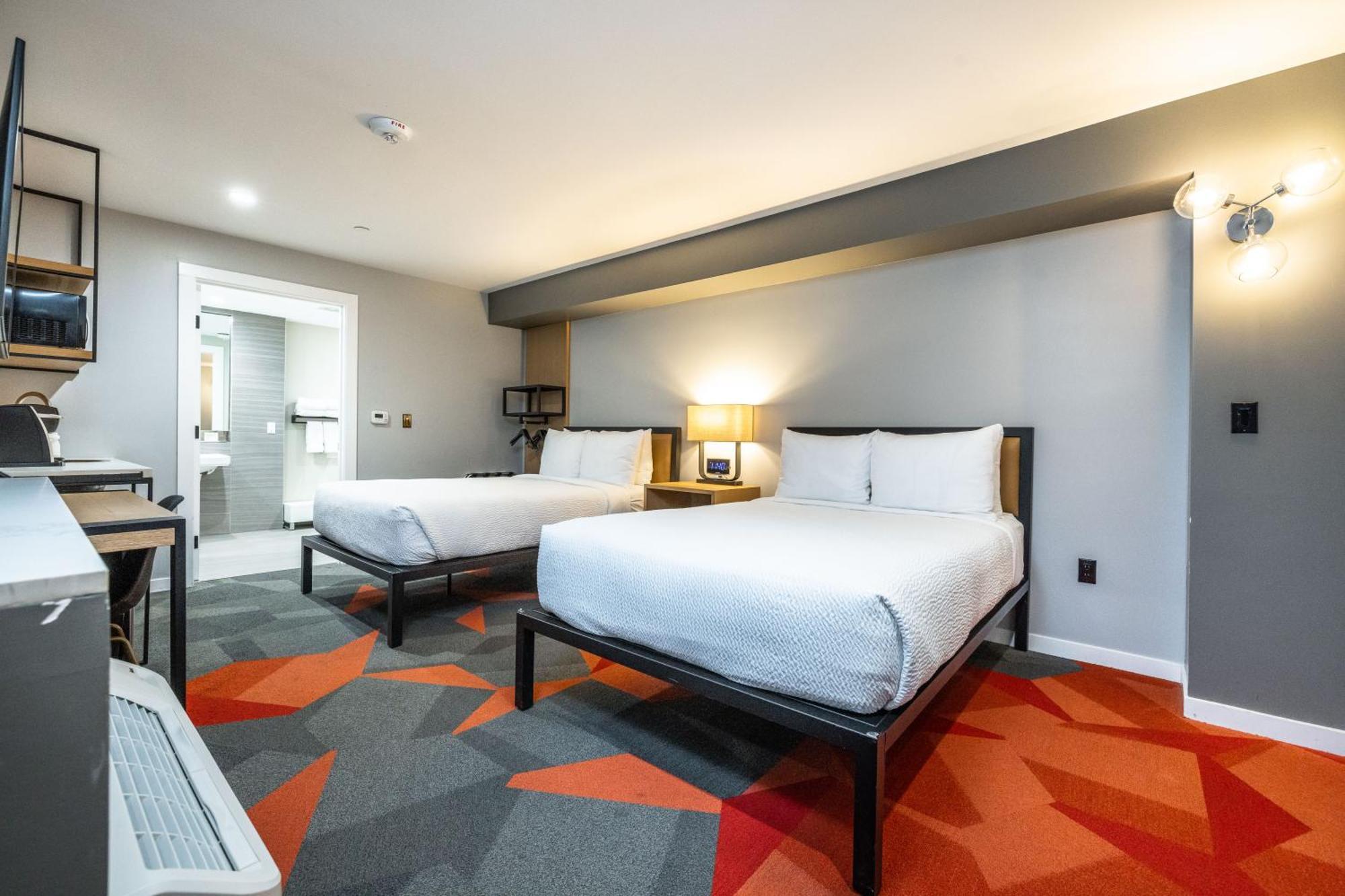 Double Room with Two Double Beds and Tub - Mobility and Hearing Accessible,1544822560:JPEG