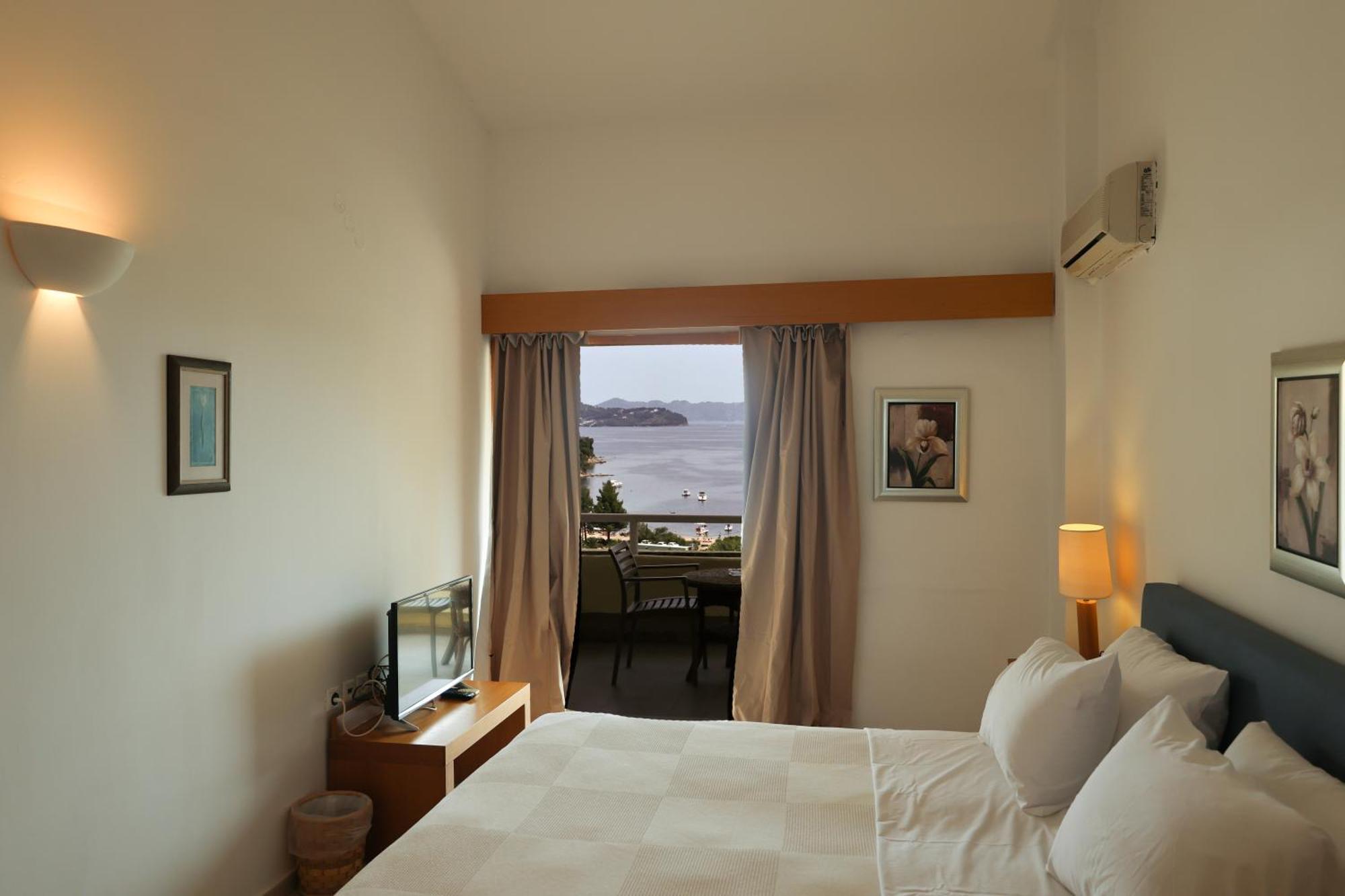 Deluxe Double or Twin Room with Sea View