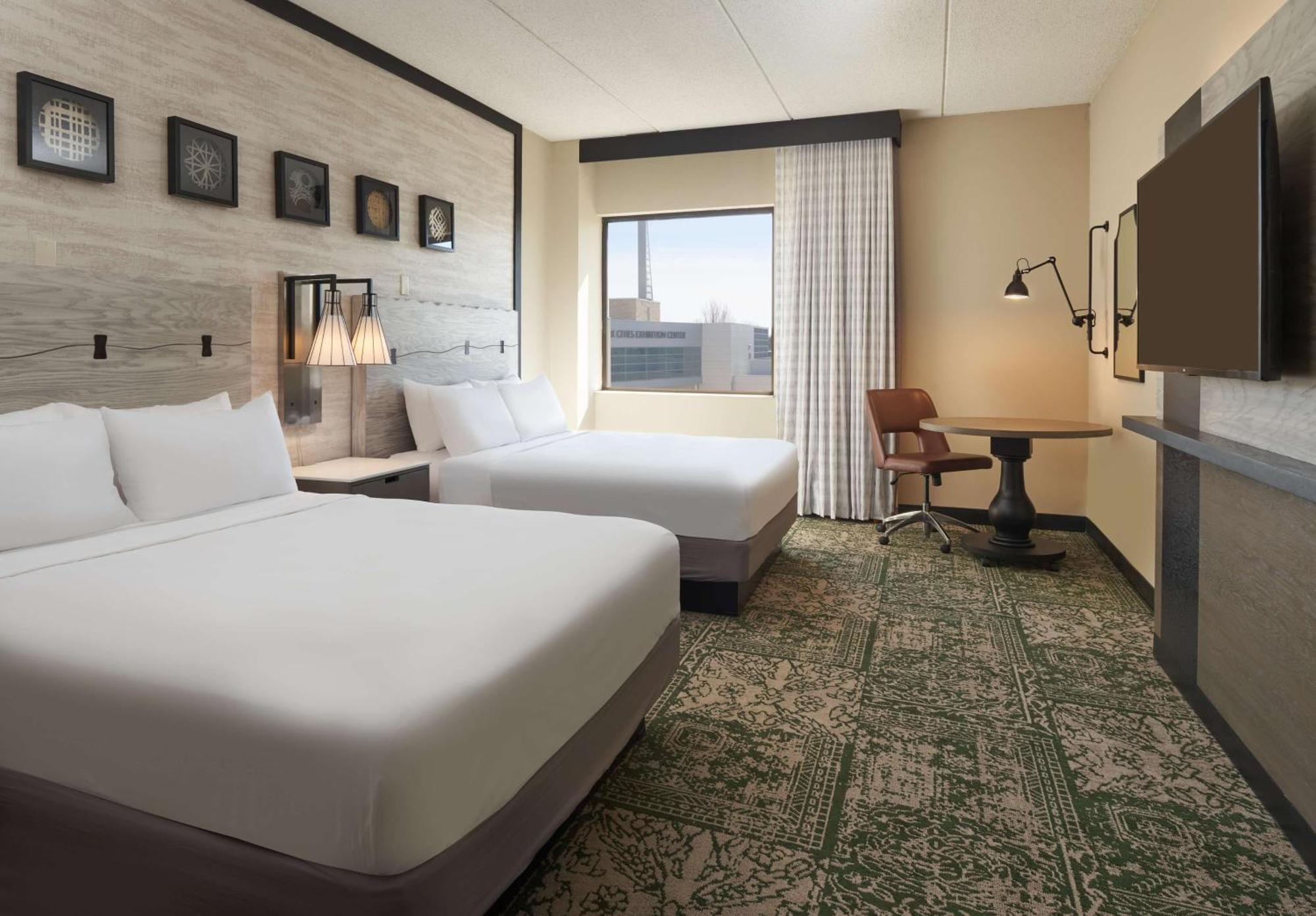 Queen Room with Two Queen Beds and Roll-In Shower - Mobility Access