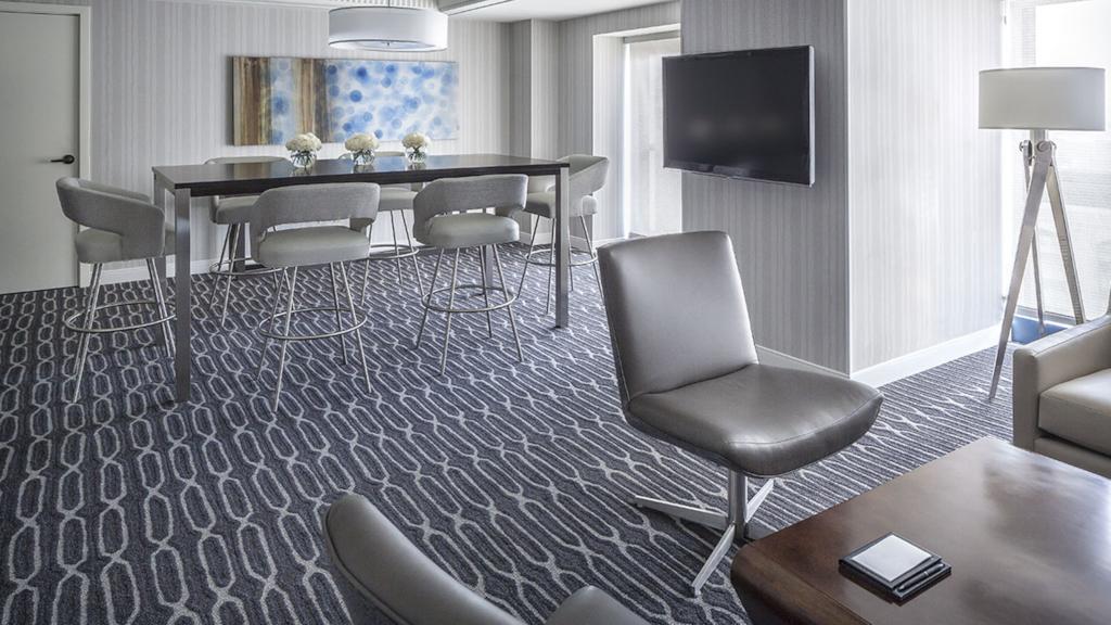 Signature King Suite