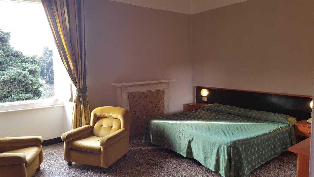 Double or Twin Room with Private Bathroom
