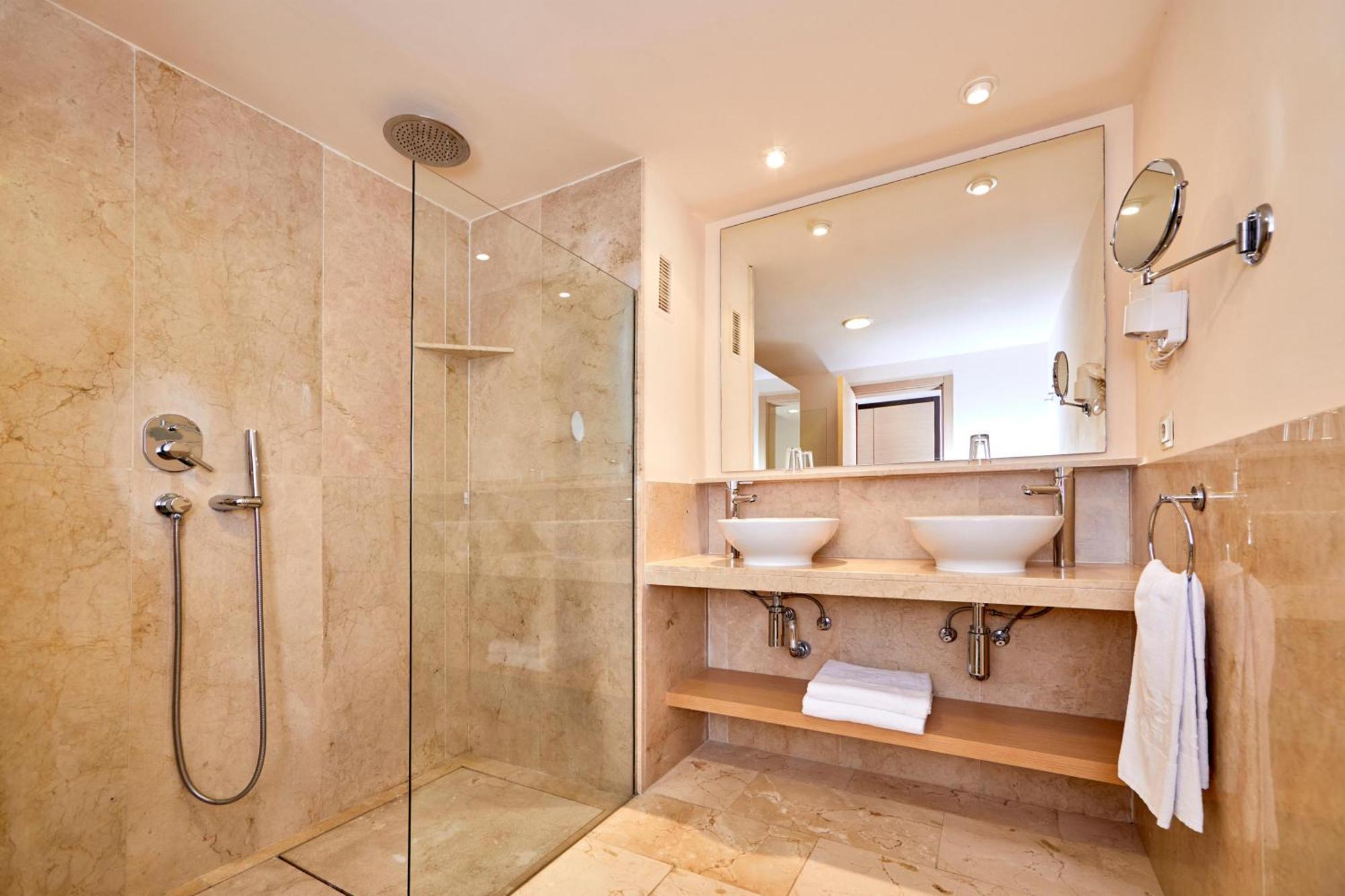 One-Bedroom Park Suite Pool View