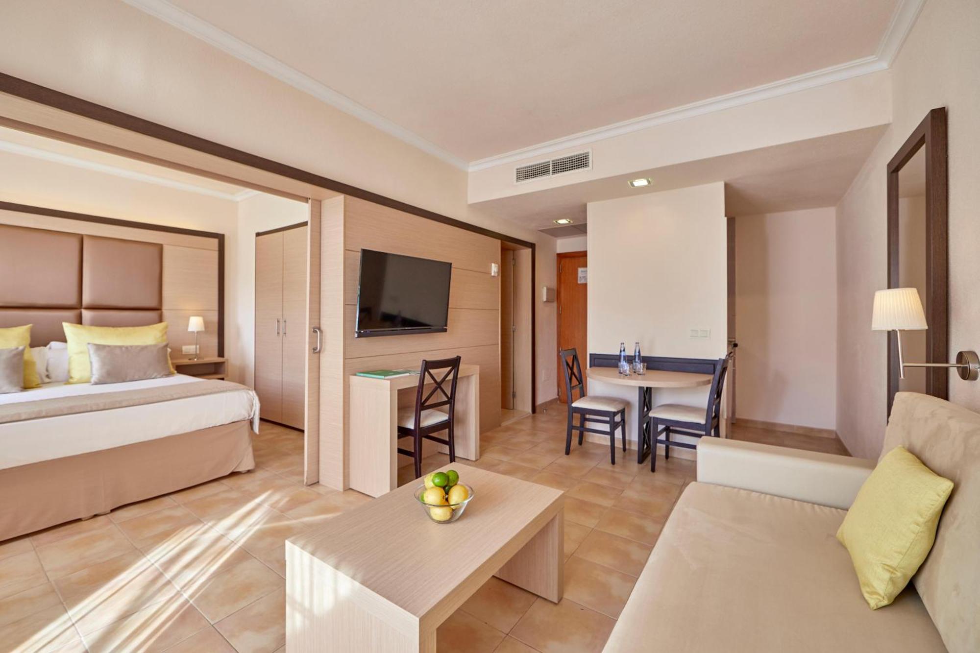 One-Bedroom Swim up Suite,1545001051:JPEG