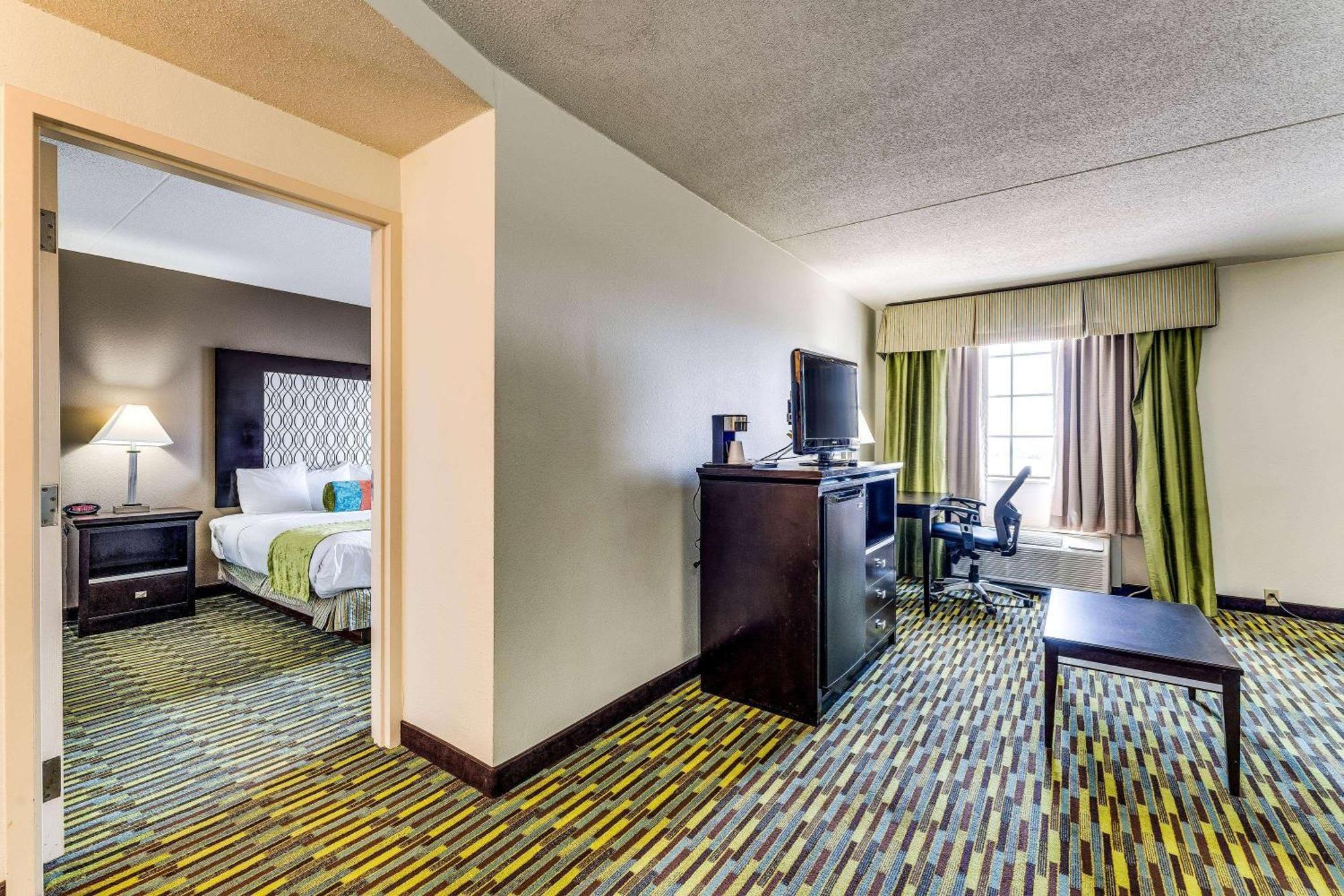 One-Bedroom King Suite Non-Smoking