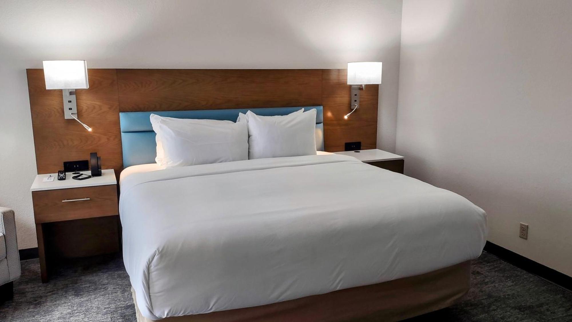 One-Bedroom King Family Suite Non-Smoking