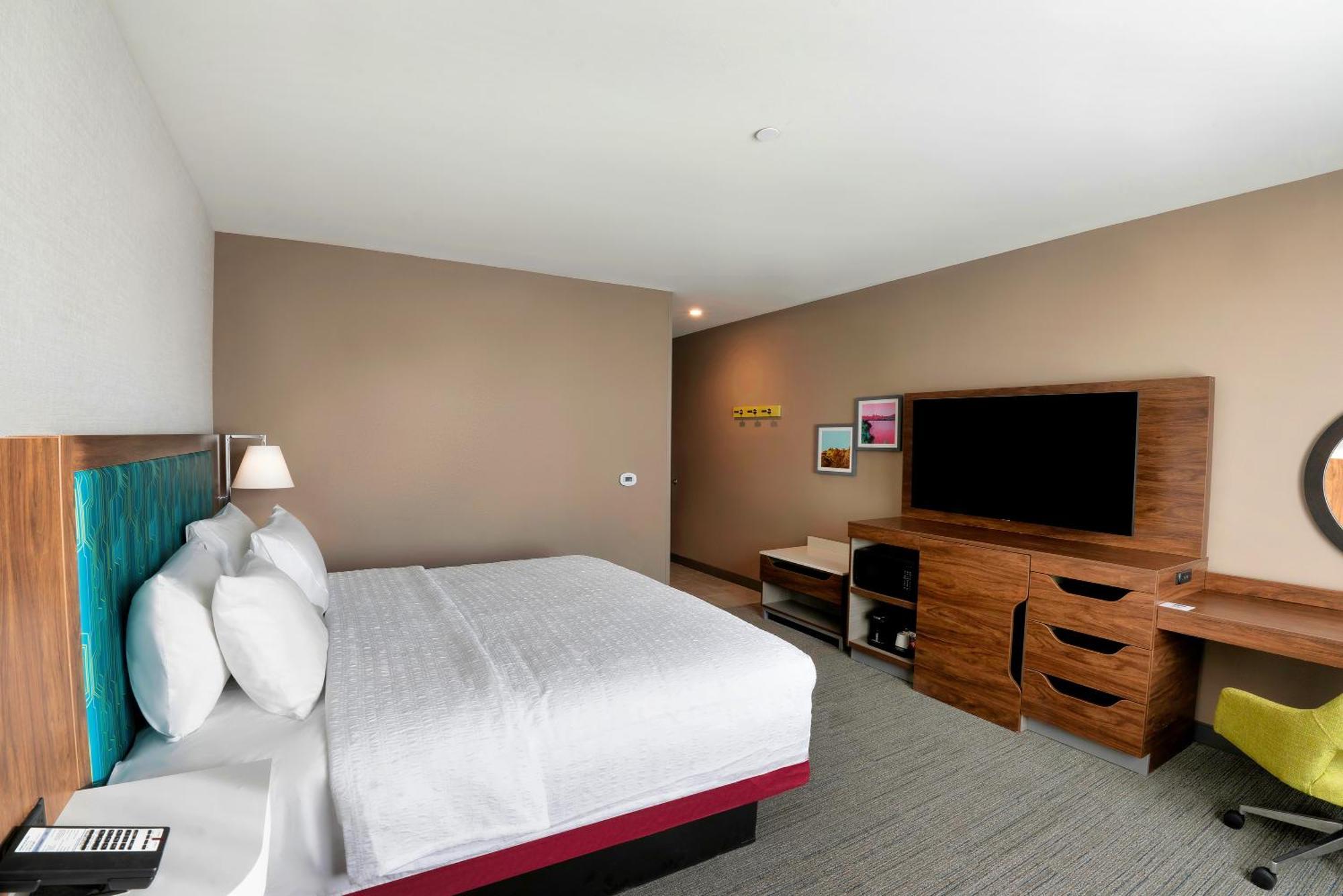 King Room with Microwave and Fridge