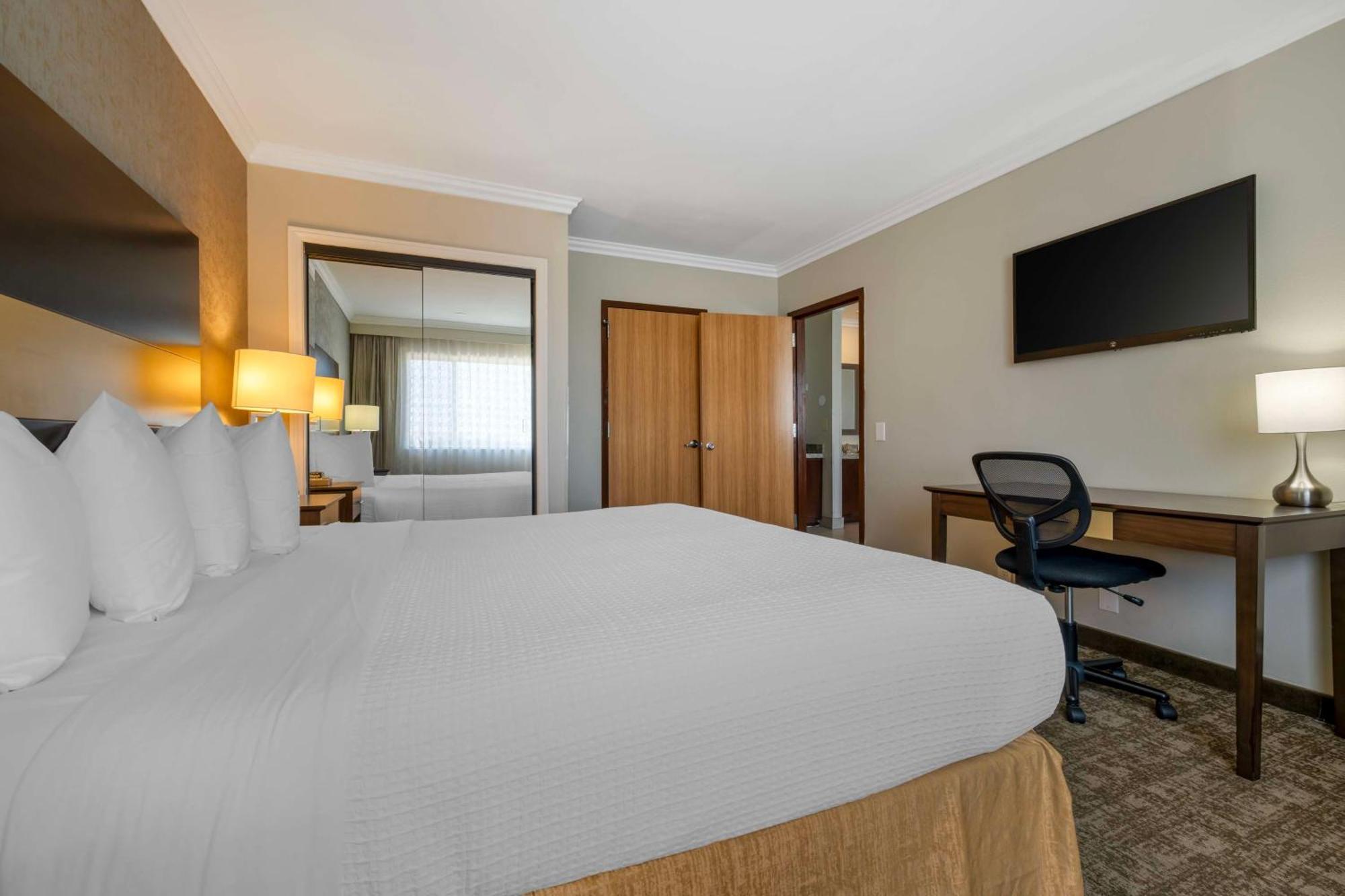 Suite King com Sofá
