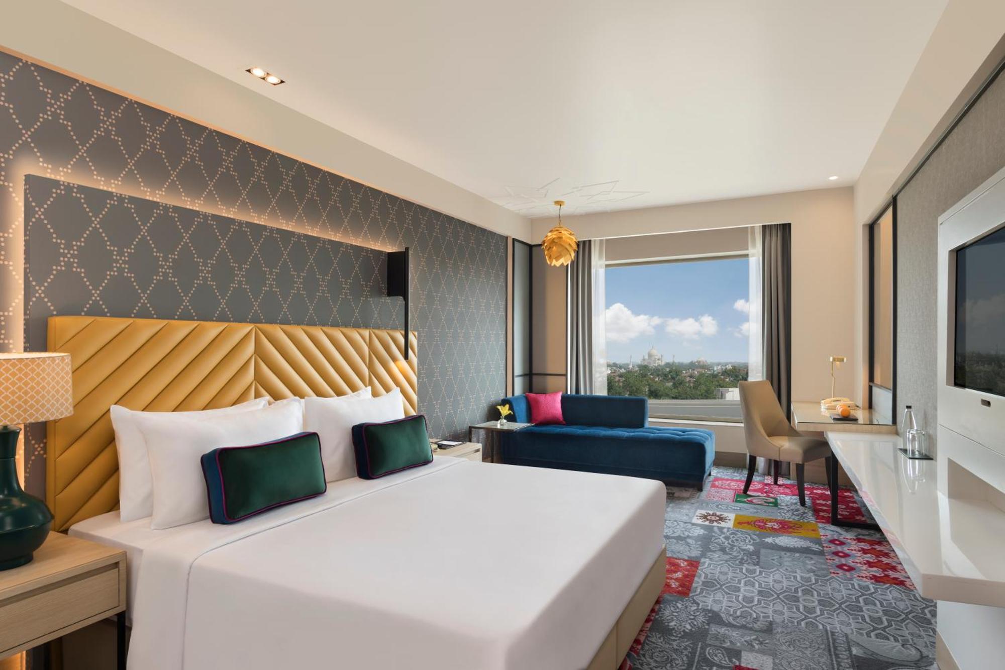 Deluxe Double Room on food beverage spa laundry 