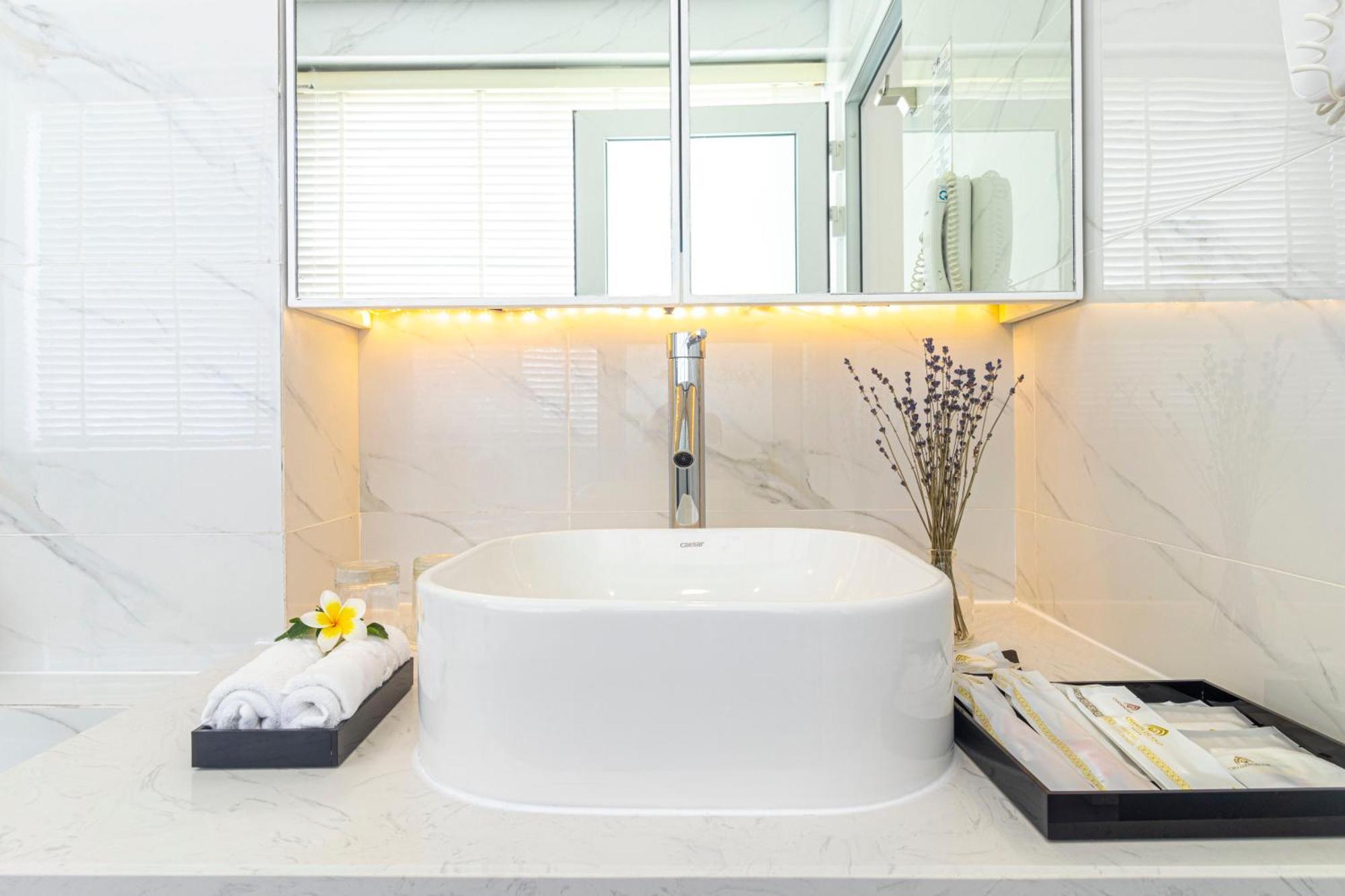Kubera King Suite