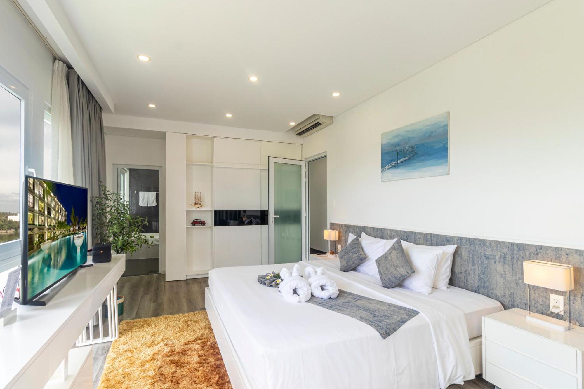 Kubera King Suite