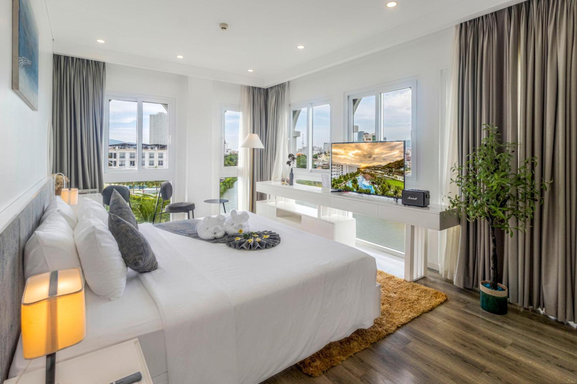 Kubera King Suite