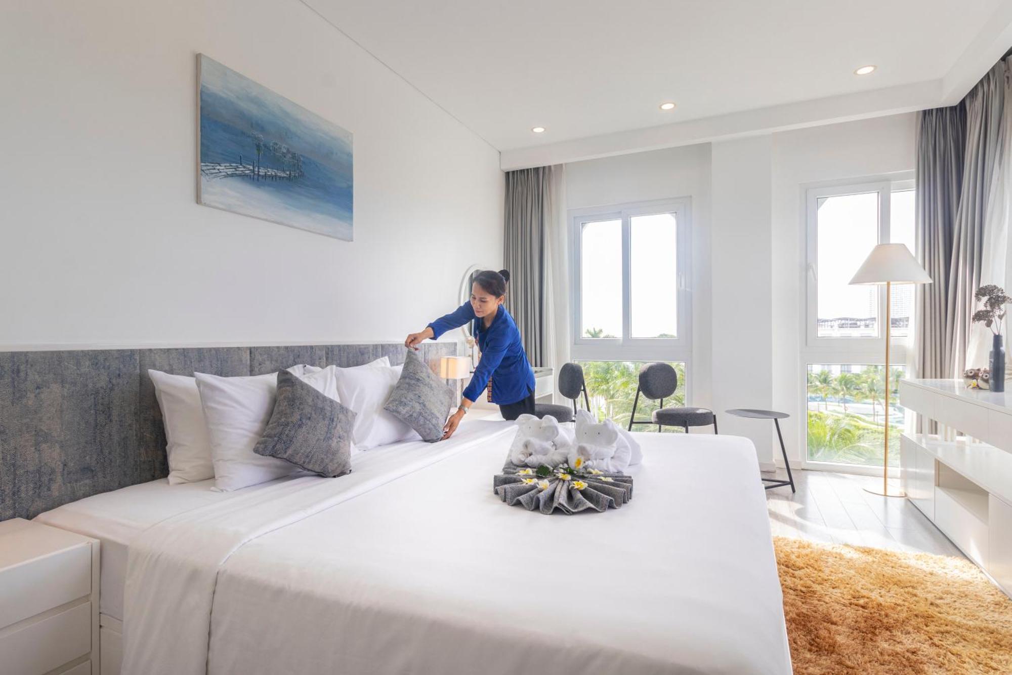 Kubera King Suite