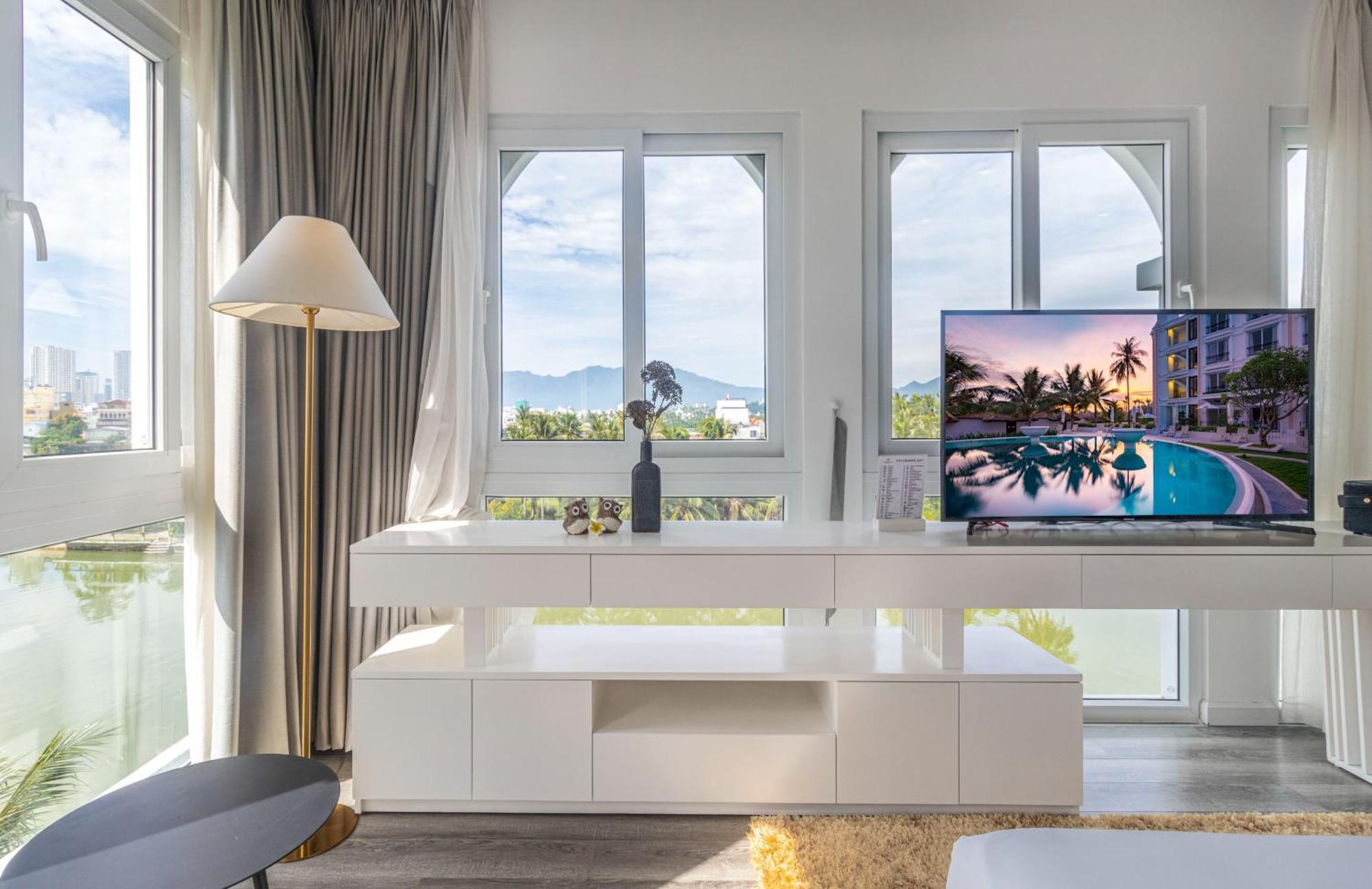 Kubera King Suite