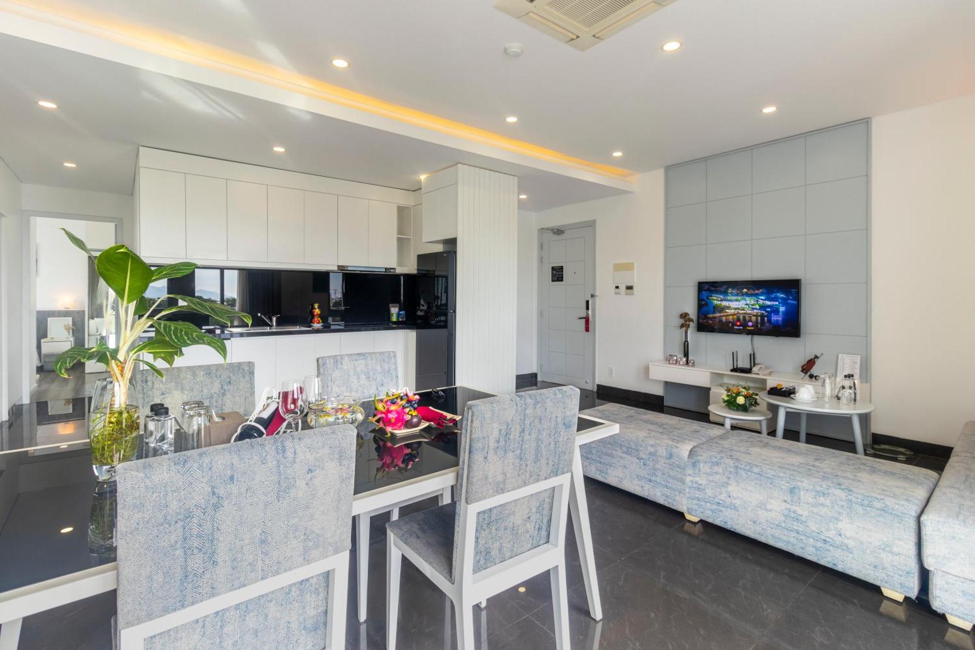 Kubera King Suite