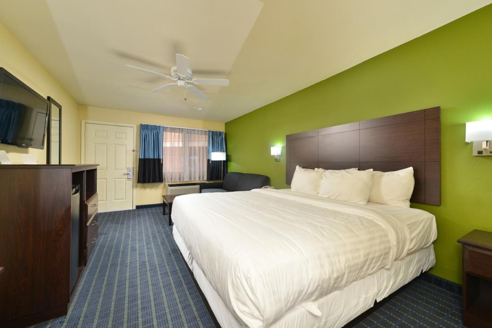 King Room - Accessible/Non-Smoking