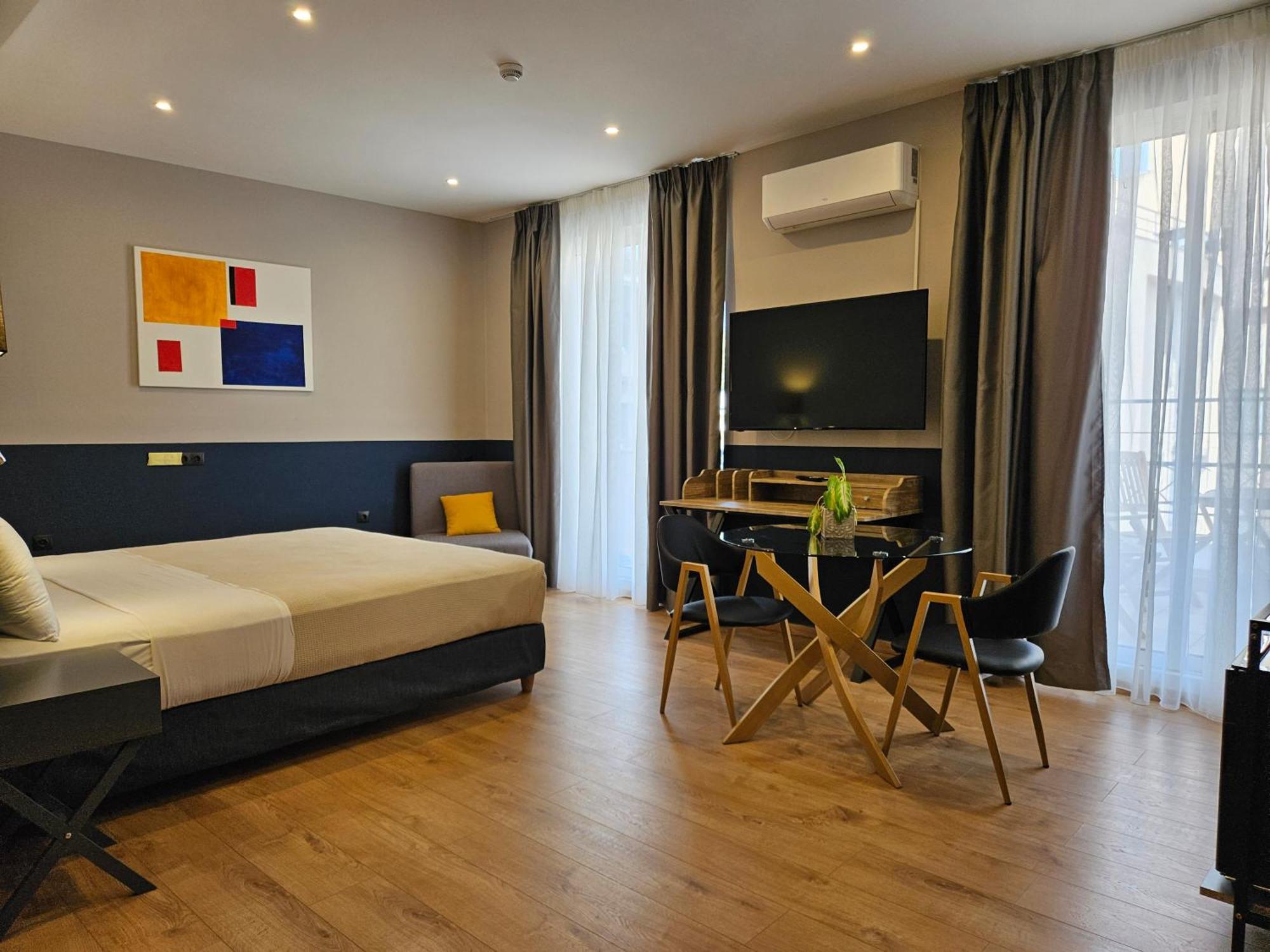 Junior Suite Terrace & City View | High Floor