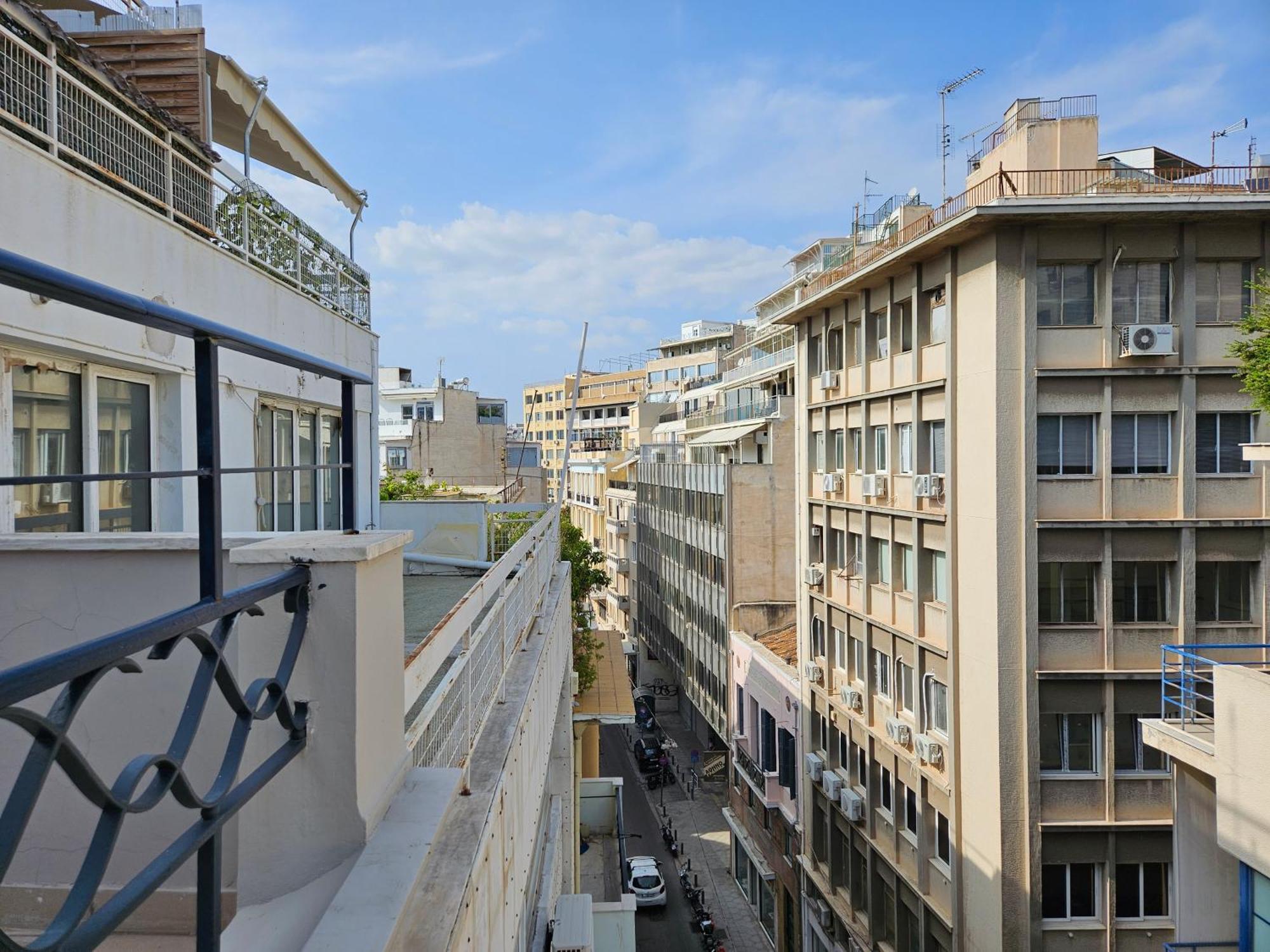 Junior Suite Terrace & City View | High Floor