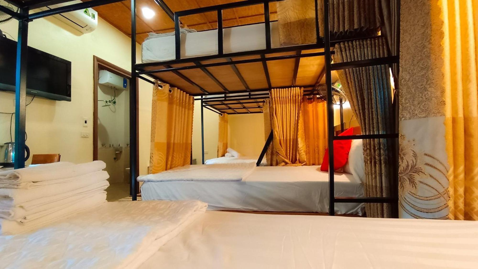 Bed in 8-Bed Mixed Dormitory Room