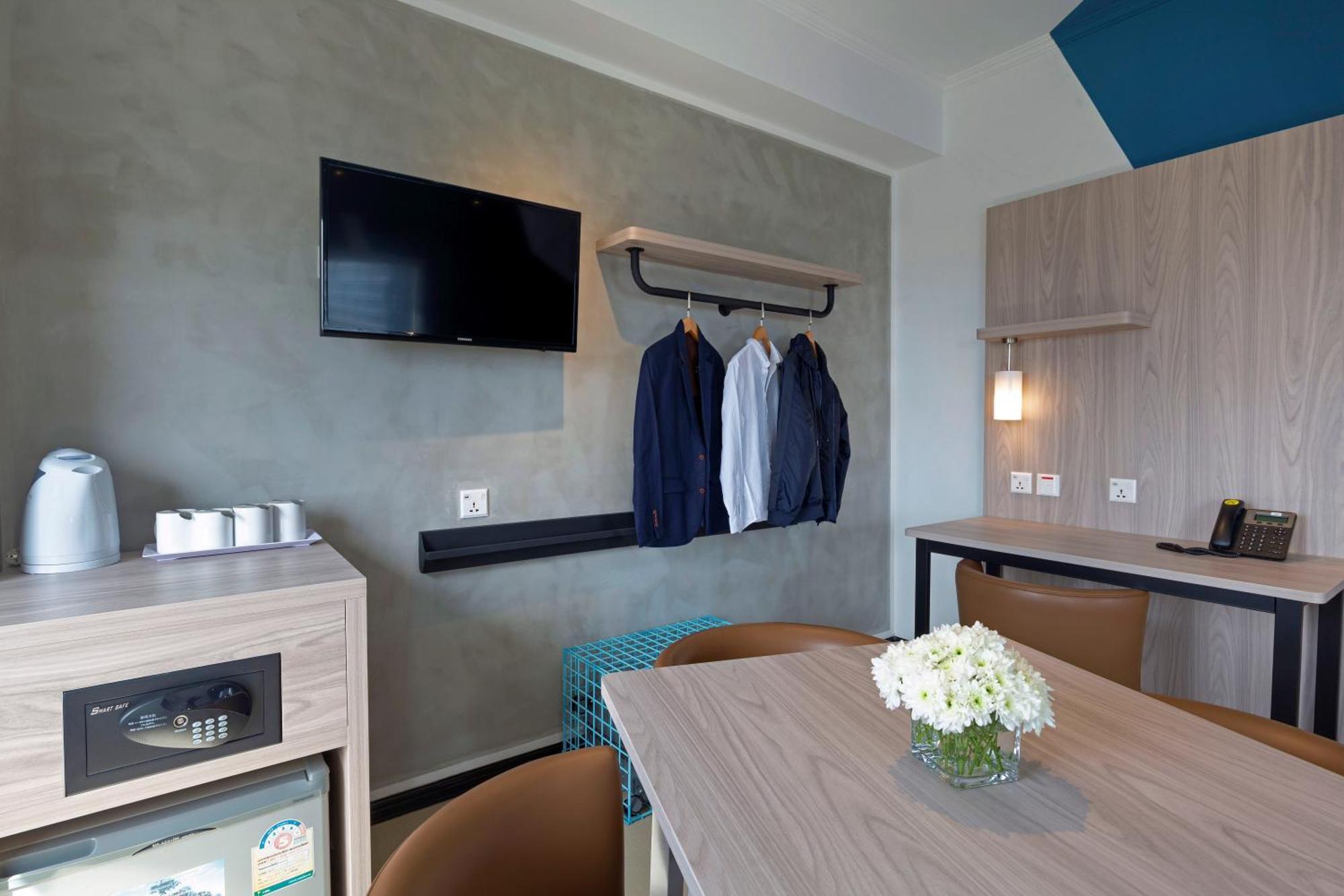 Family Room with One Double Bed and Two Single Beds,1545622066:JPEG