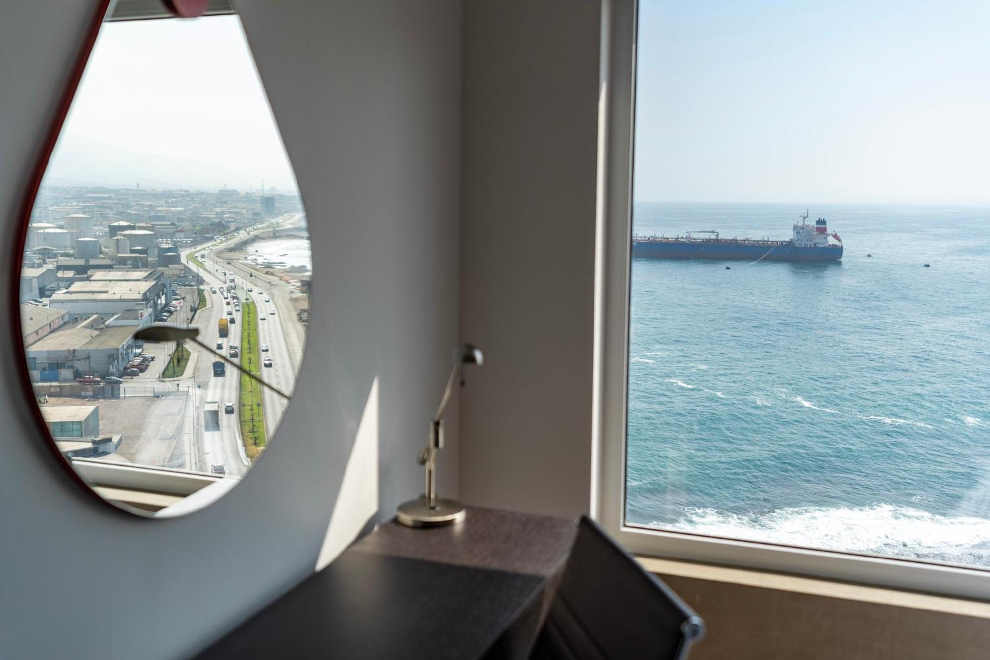Queen Room with View - Non-Smoking