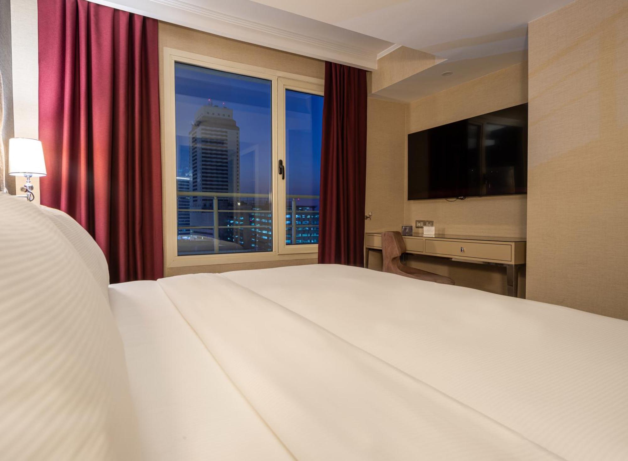 King Guest Room,1545703249:JPEG