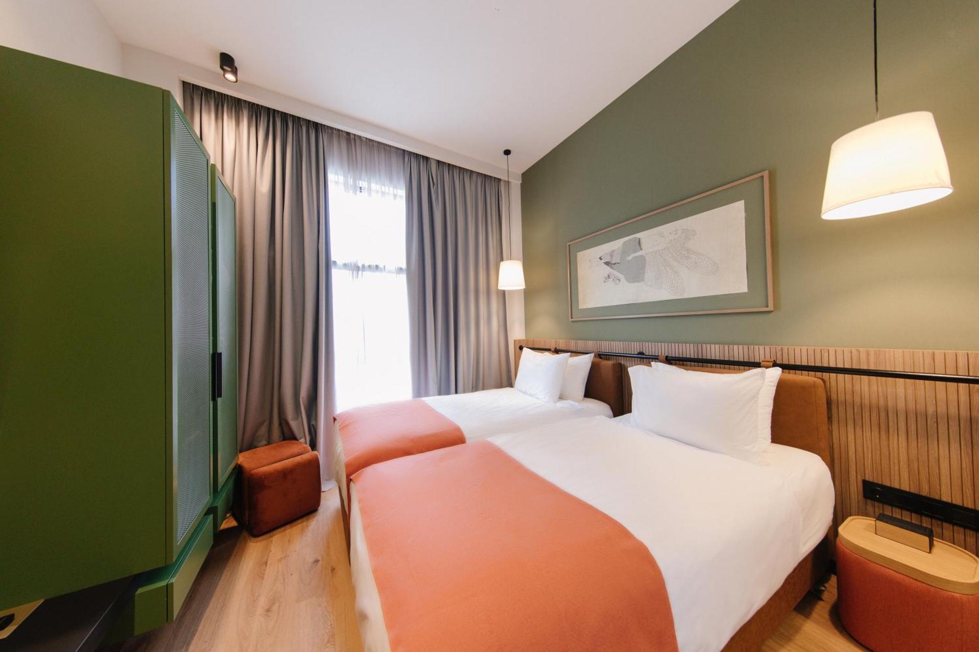 Double or Twin Room with Mountain View