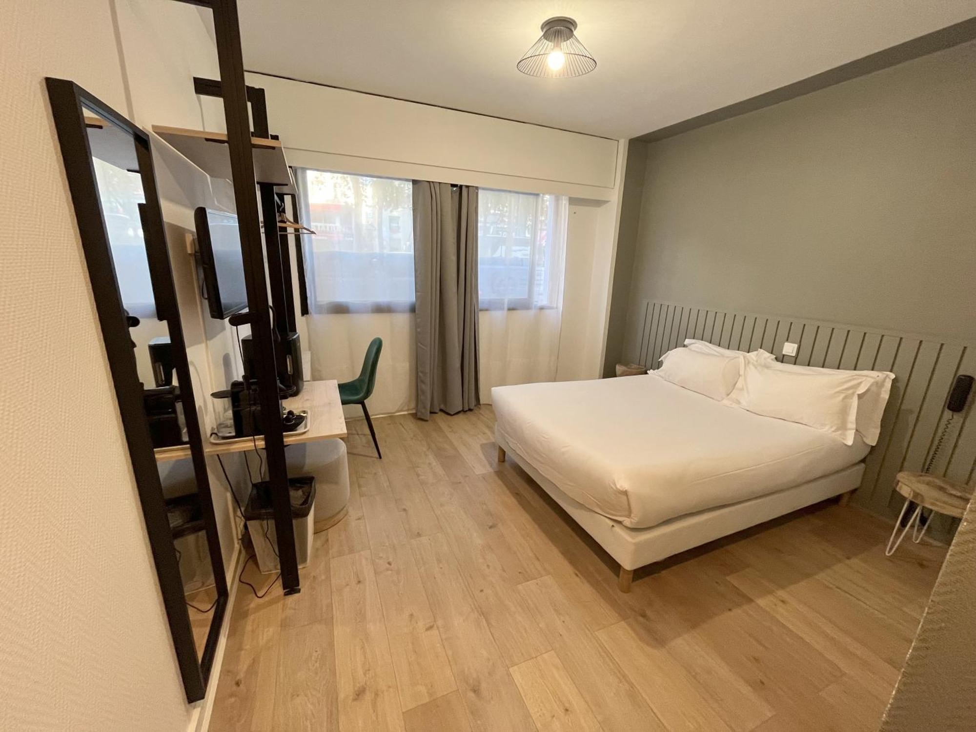Chambre double rez-de-chaussée,1545866881:JPEG